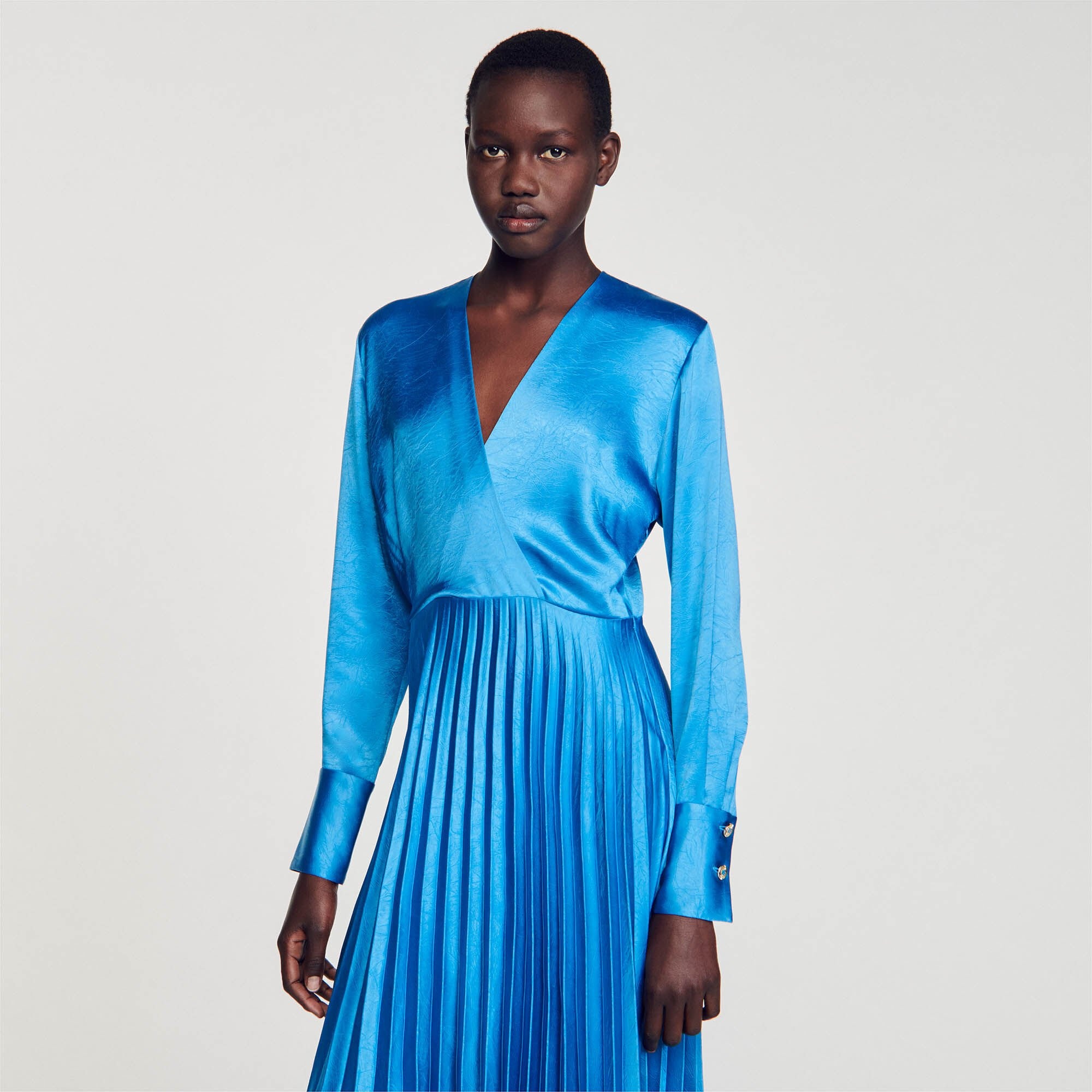 PLEATED SATIN-EFFECT MIDI DRESS - 5