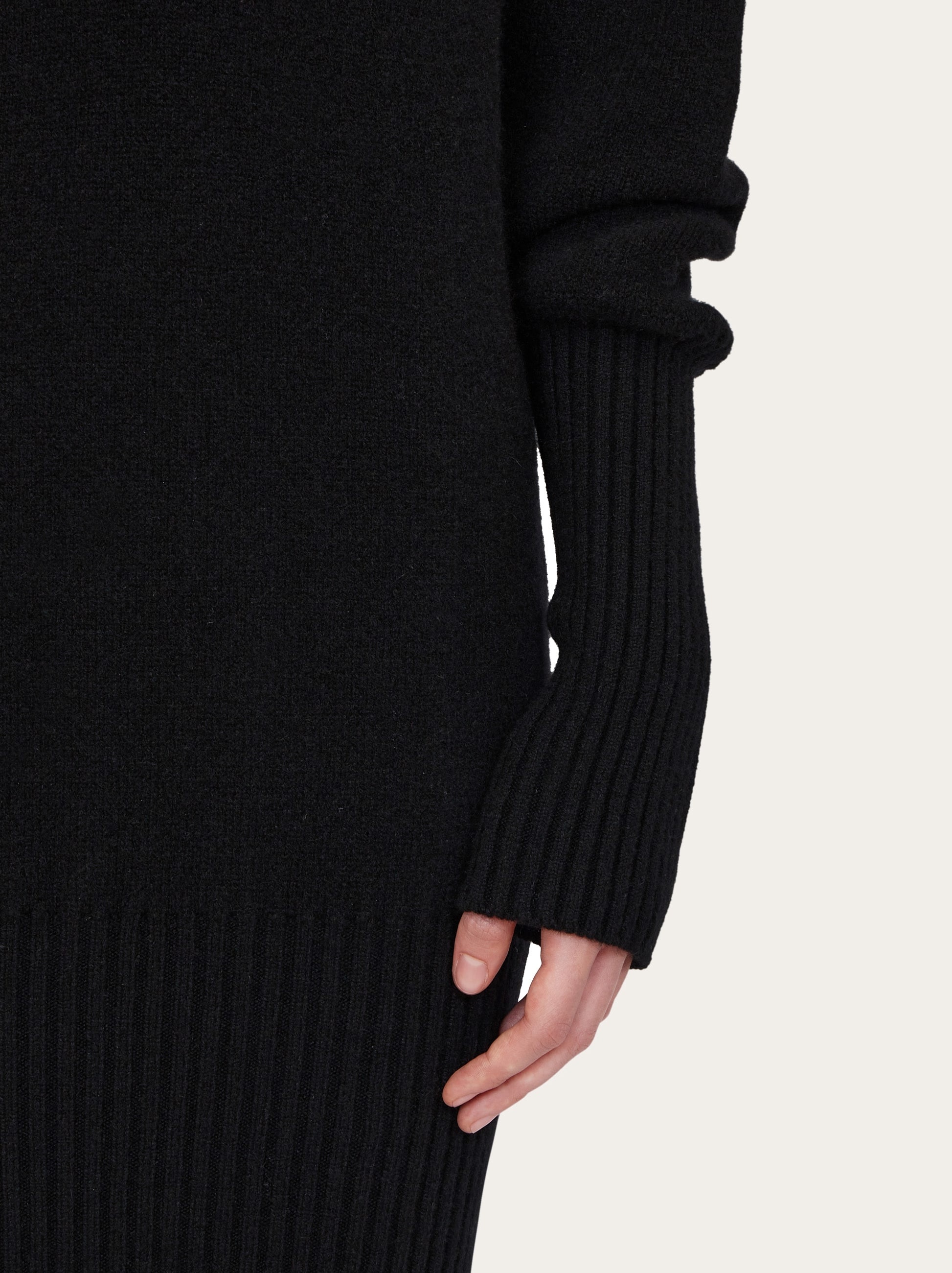 Knitted midi dress - 5