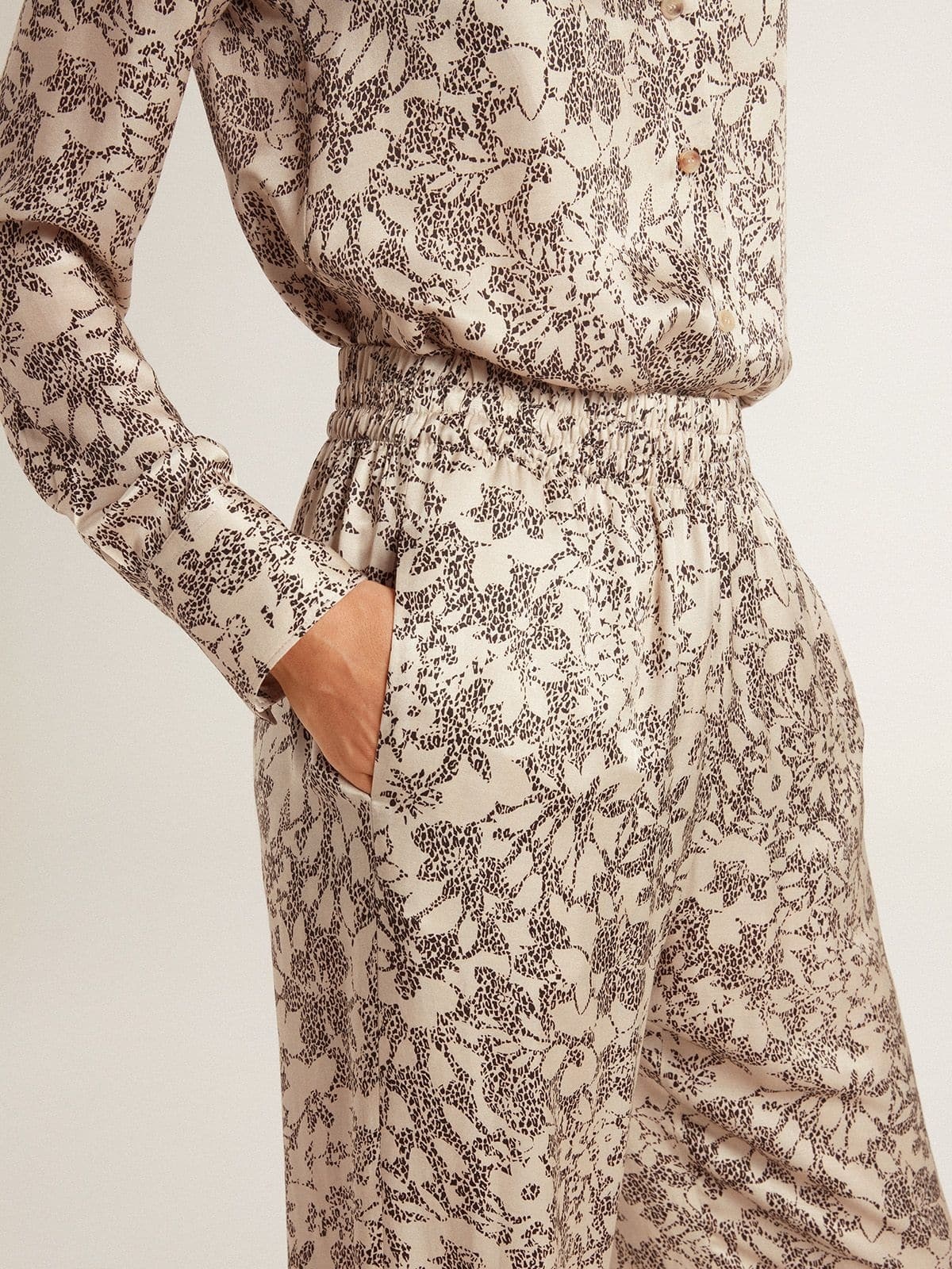 Women's joggers with floral print - 5