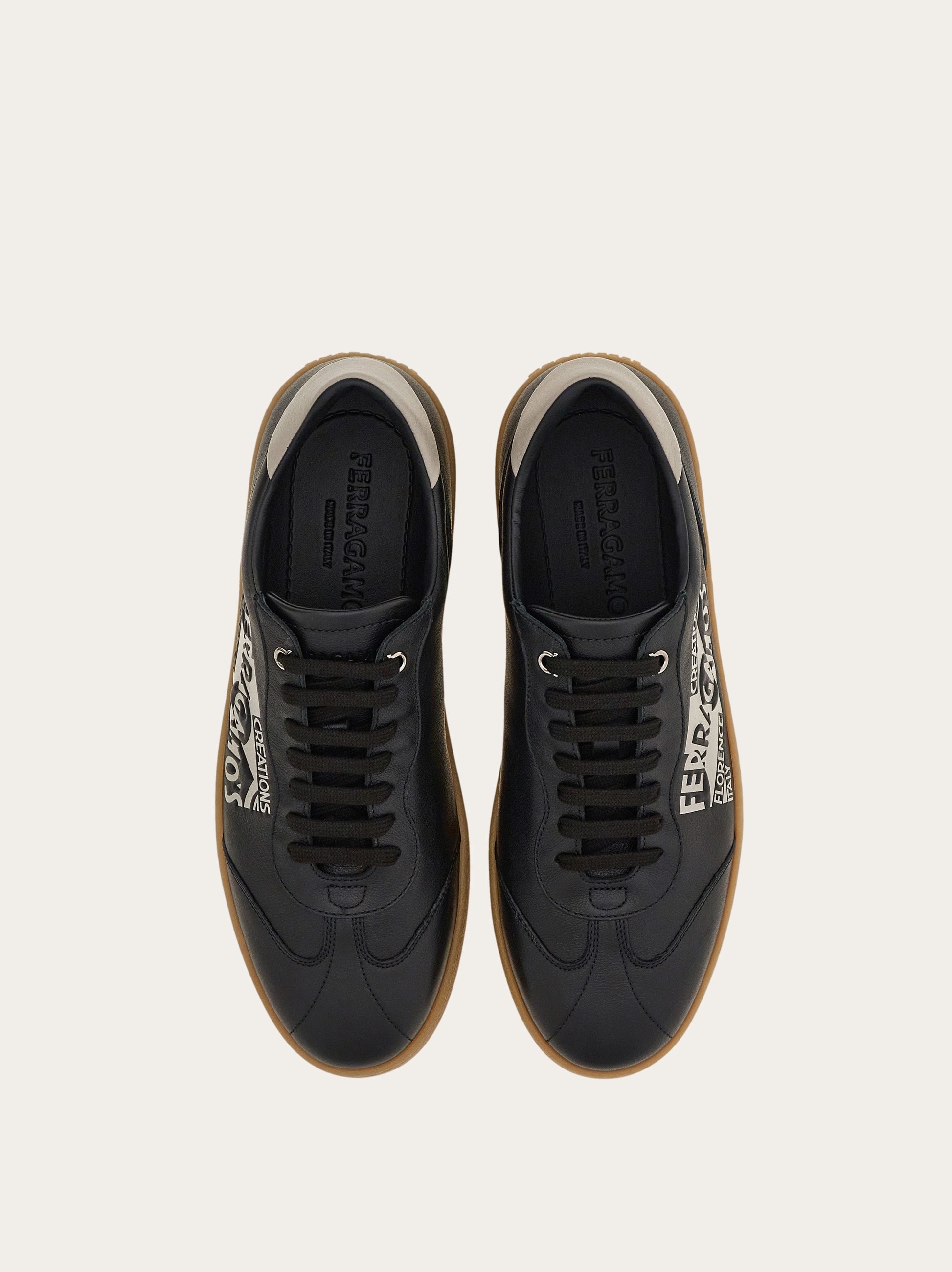 Low top sneaker with logo - 2