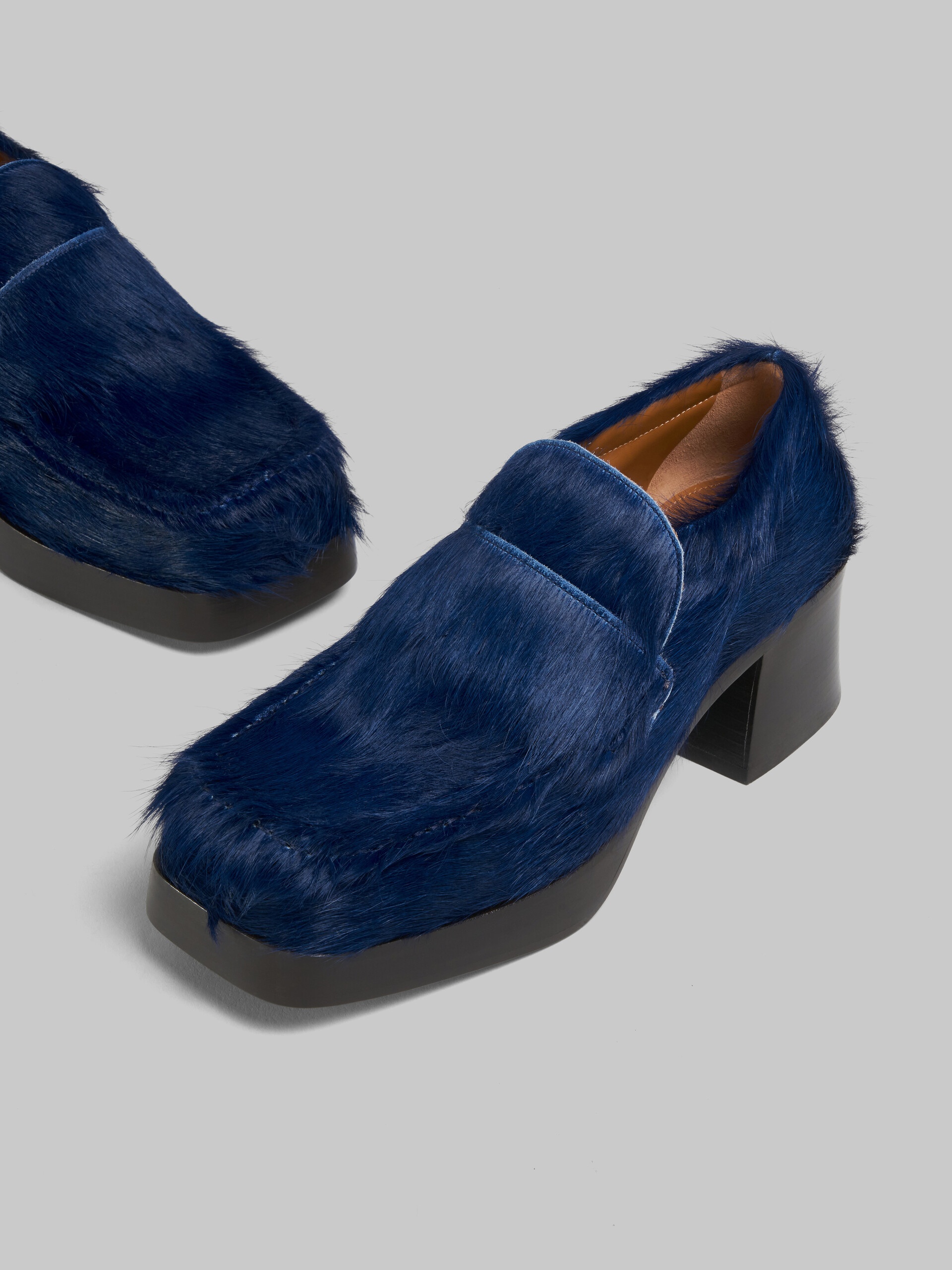 DARK BLUE LONG HAIR CALFSKIN HEELED LOAFER - 5