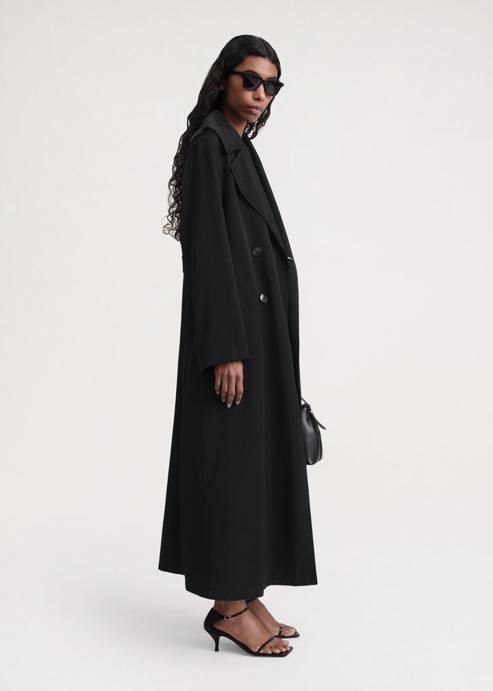 TOTEME｜COATS (Long fluid summer coat black (233-1045-26 Totême Long fluid summer coat black | REVERSIBLE