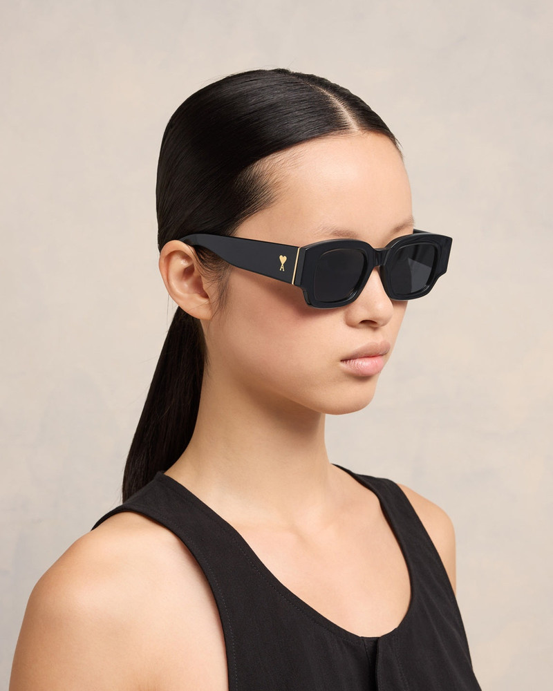 AMI Paris CLASSICAL AMI DE COEUR SUNGLASSES outlook