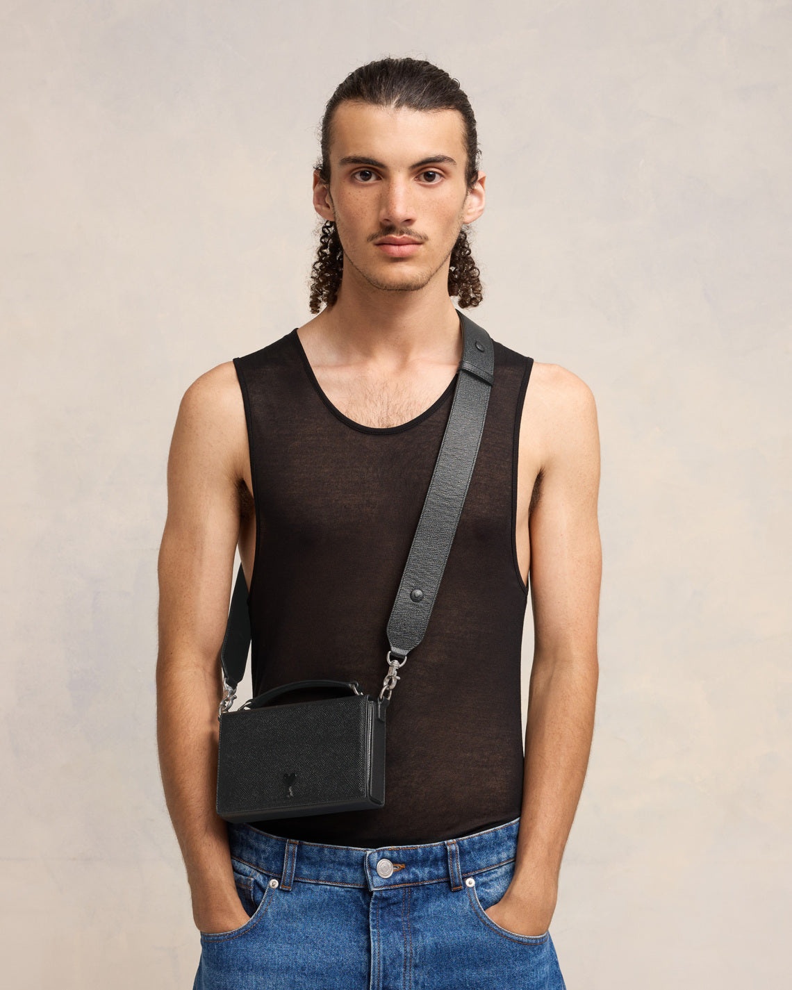AMI PARIS Ami de Coeur Lunch Box メッセンジャーバッグ 人気 AMI Paris Ami De Coeur Lunch Box Bag | Black | FARFETCH