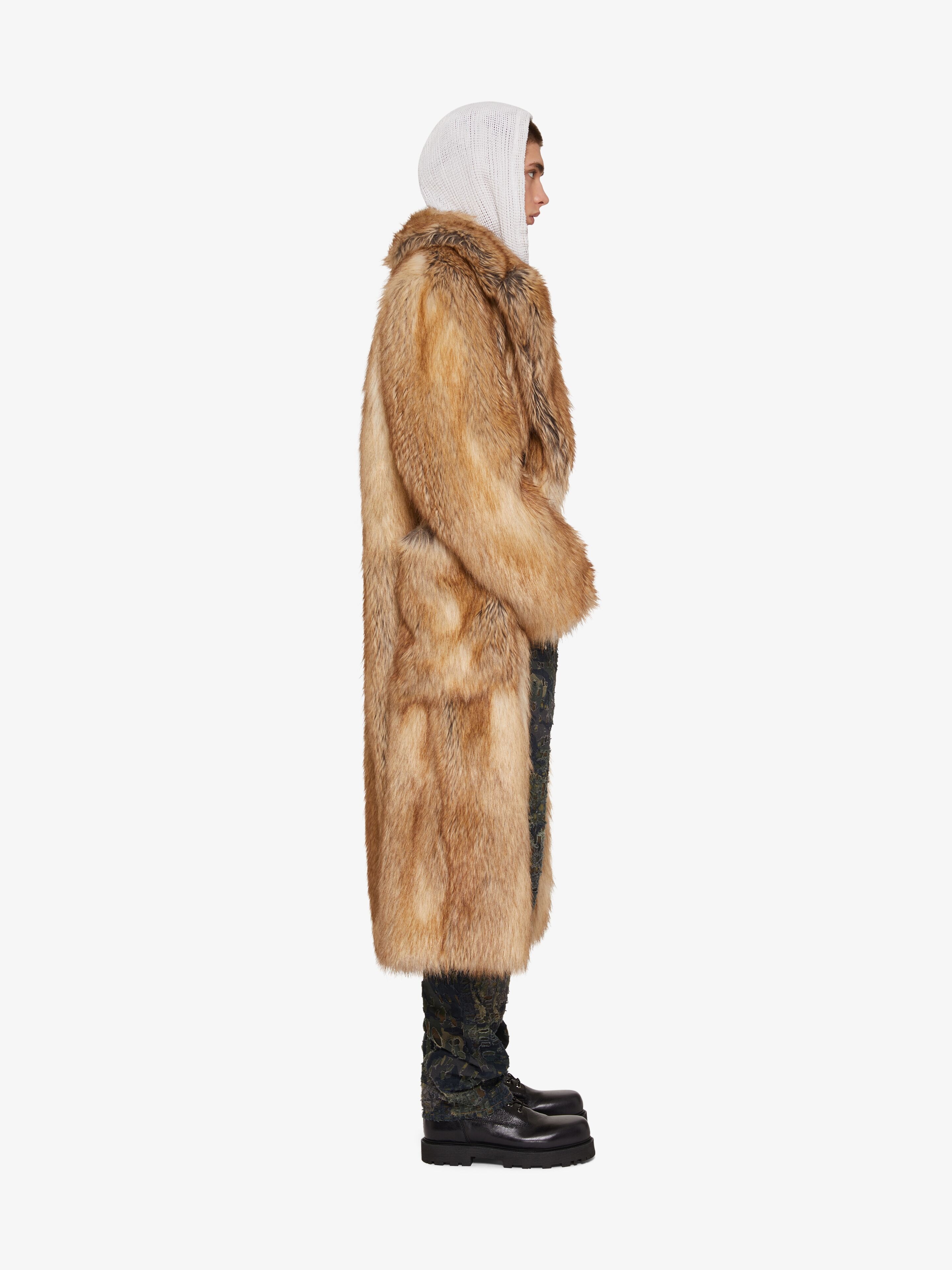 OVERSIZED DOUBLE BREASTED COAT IN FAUX FUR - 3