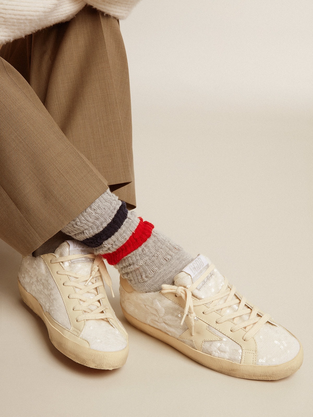 Gray socks with contrasting red and blue stripes and red logo - 3