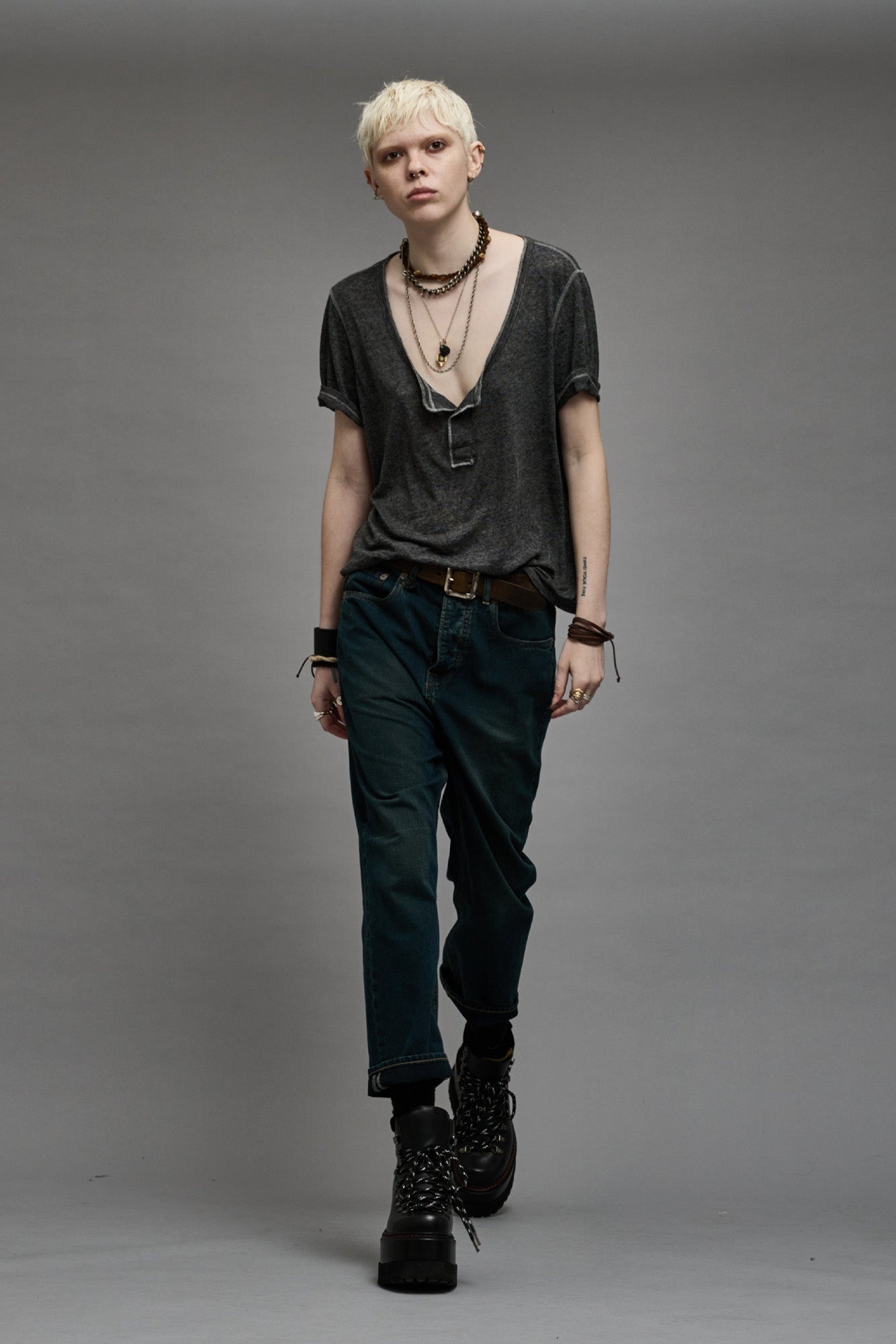 LOW NECK HENLEY TEE - CHARCOAL - 2