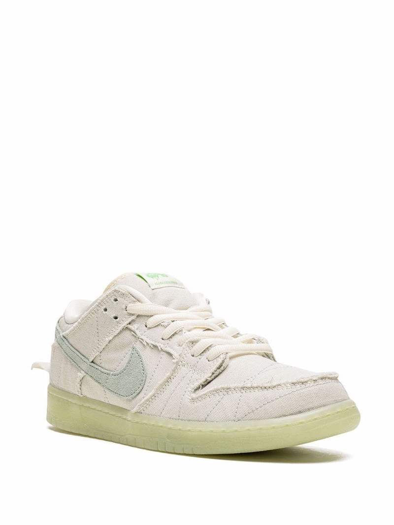 Nike SB Dunk Low "Mummy" sneakers outlook