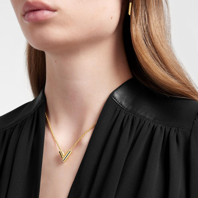 Louis Vuitton Essential V necklace outlook