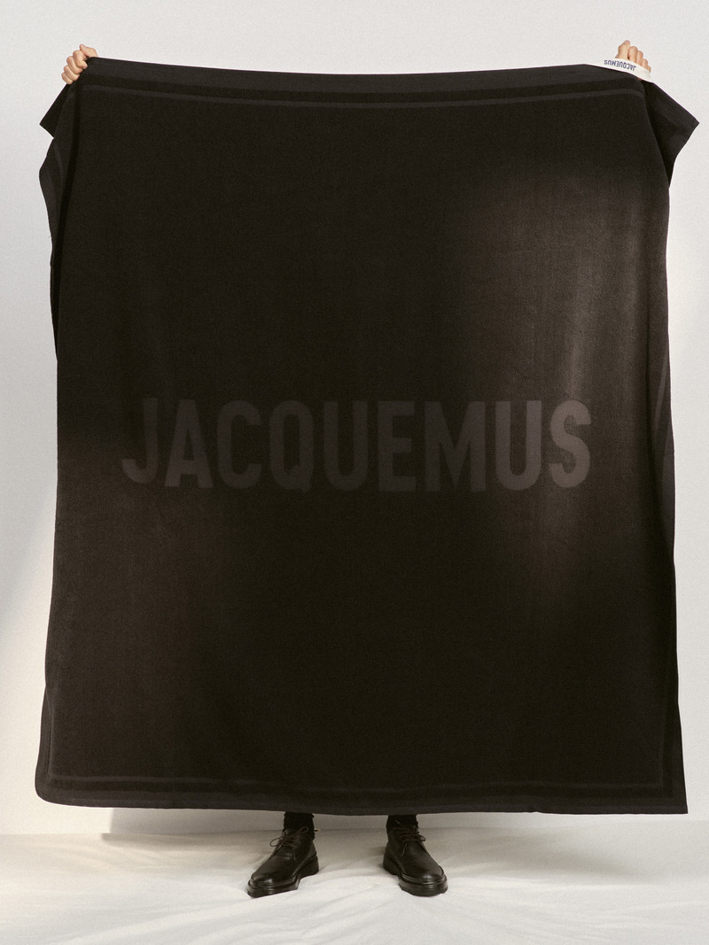 La serviette Jacquemus 1