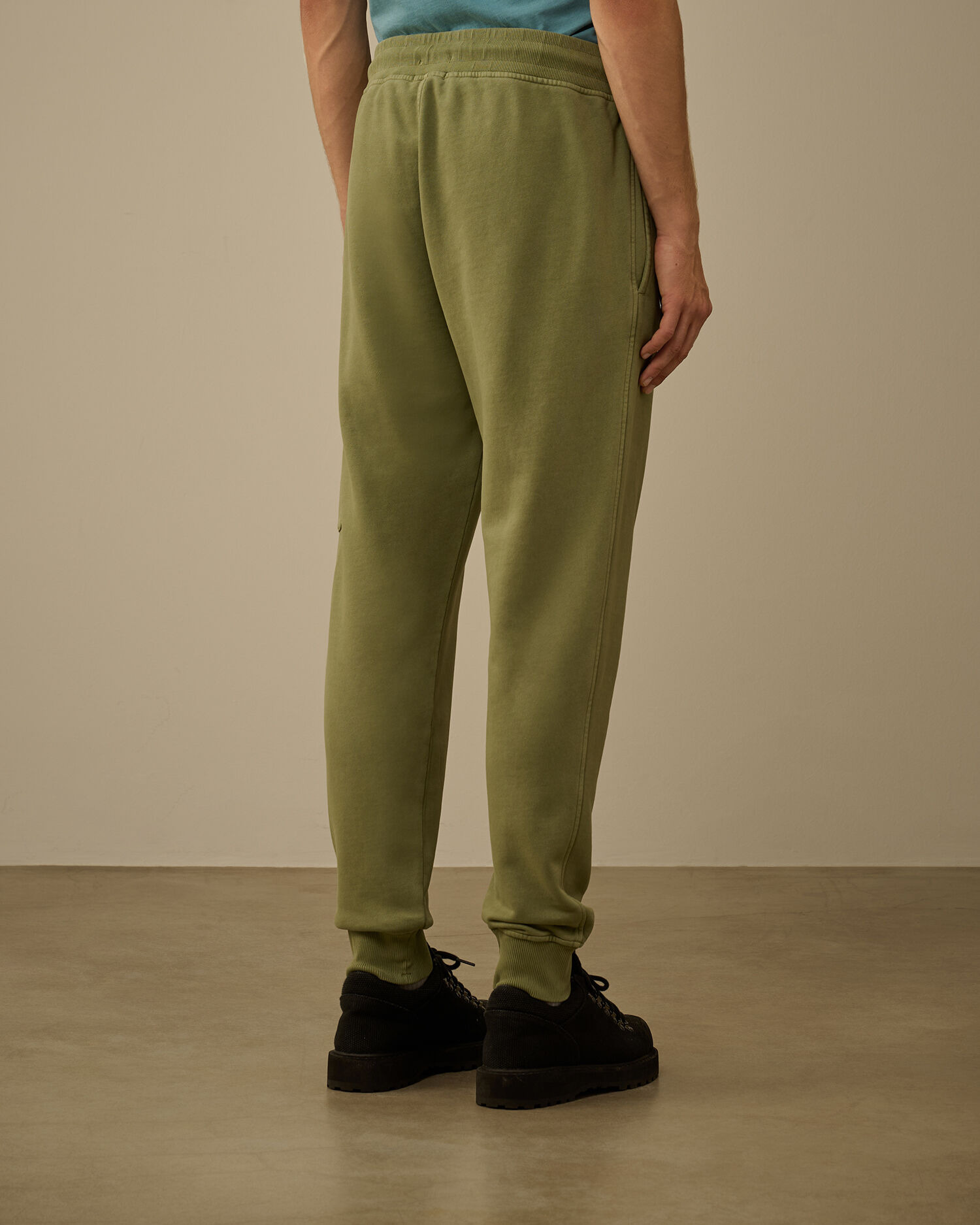 Brushed and Emerized Diagonal Fleece Cargo Lens Sweatpants - 4
