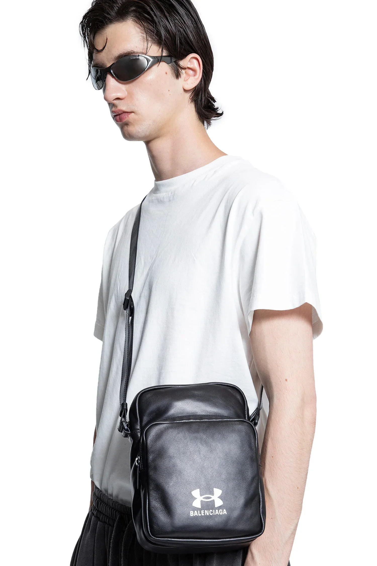 Under-Armour®-Collaboration-Crossbody-Pouch - 4