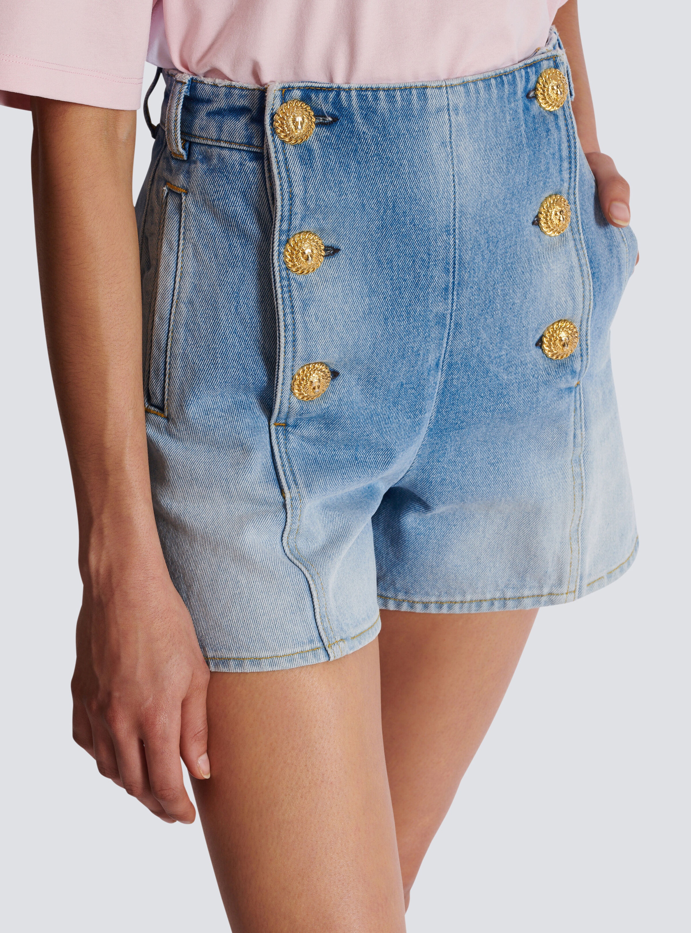 Denim shorts with buttons - 7