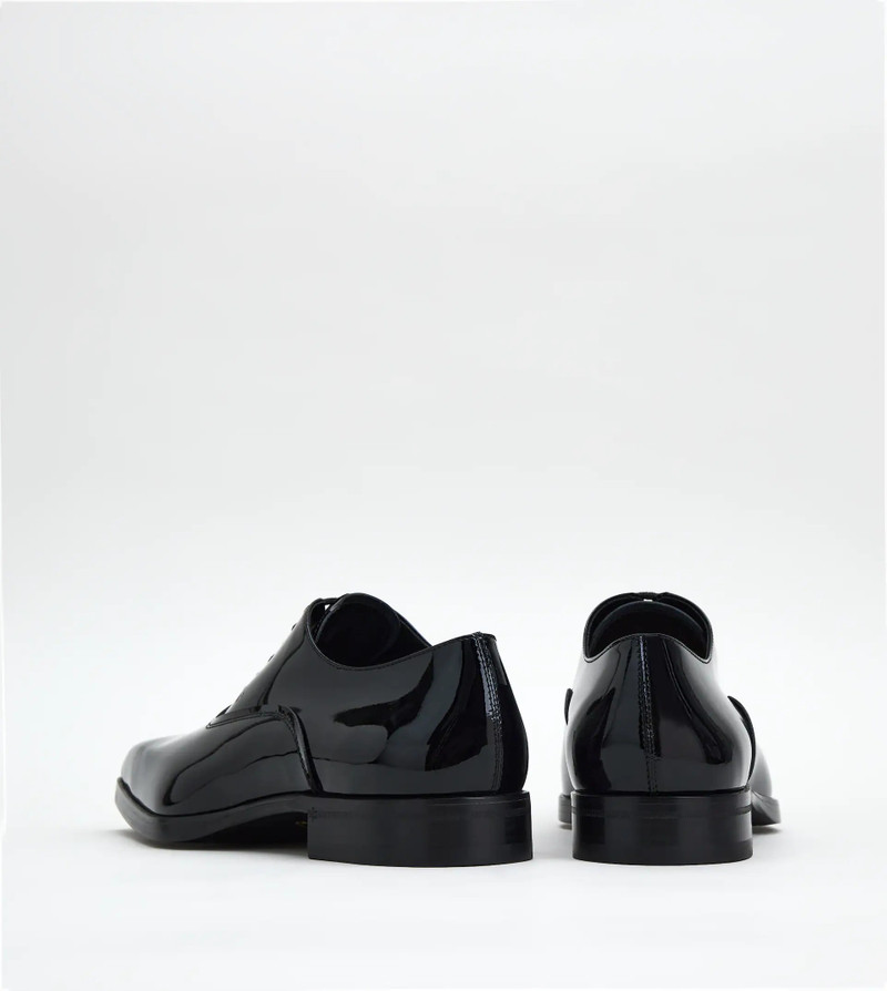 LACE-UPS IN PATENT LEATHER - BLACK 3