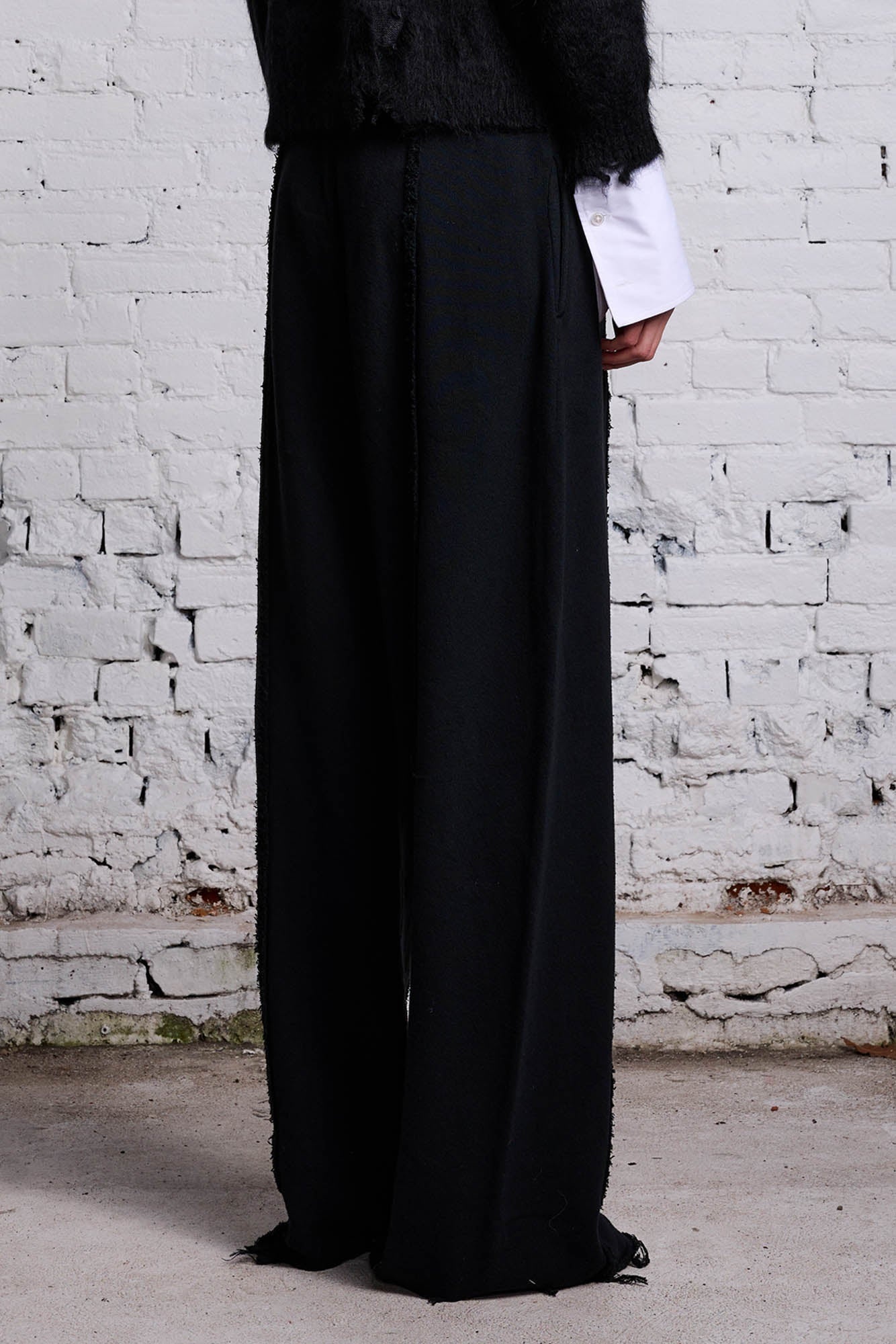 INVERTED WIDE LEG SWEATPANT - BLACK - 5