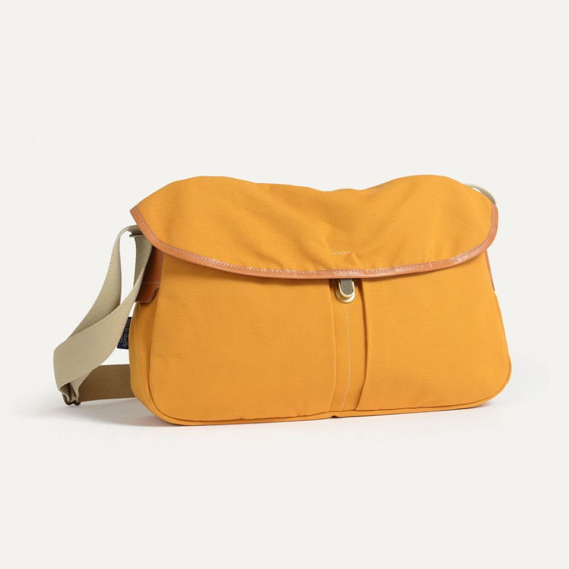 Bleu de Chauffe LÉON MESSENGER BAG - OCHRE outlook