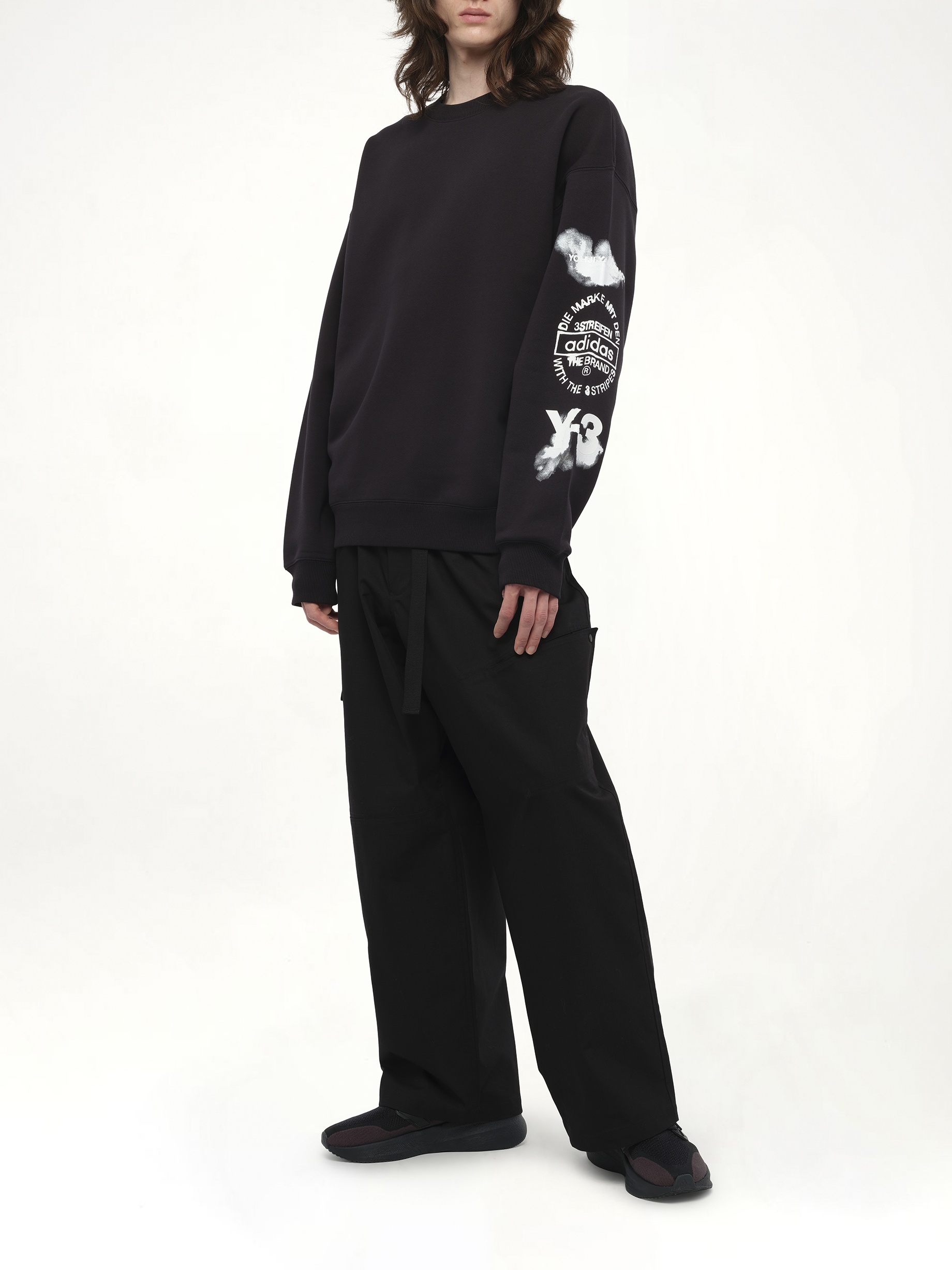 Graphic Crew Sweat in Black - 4