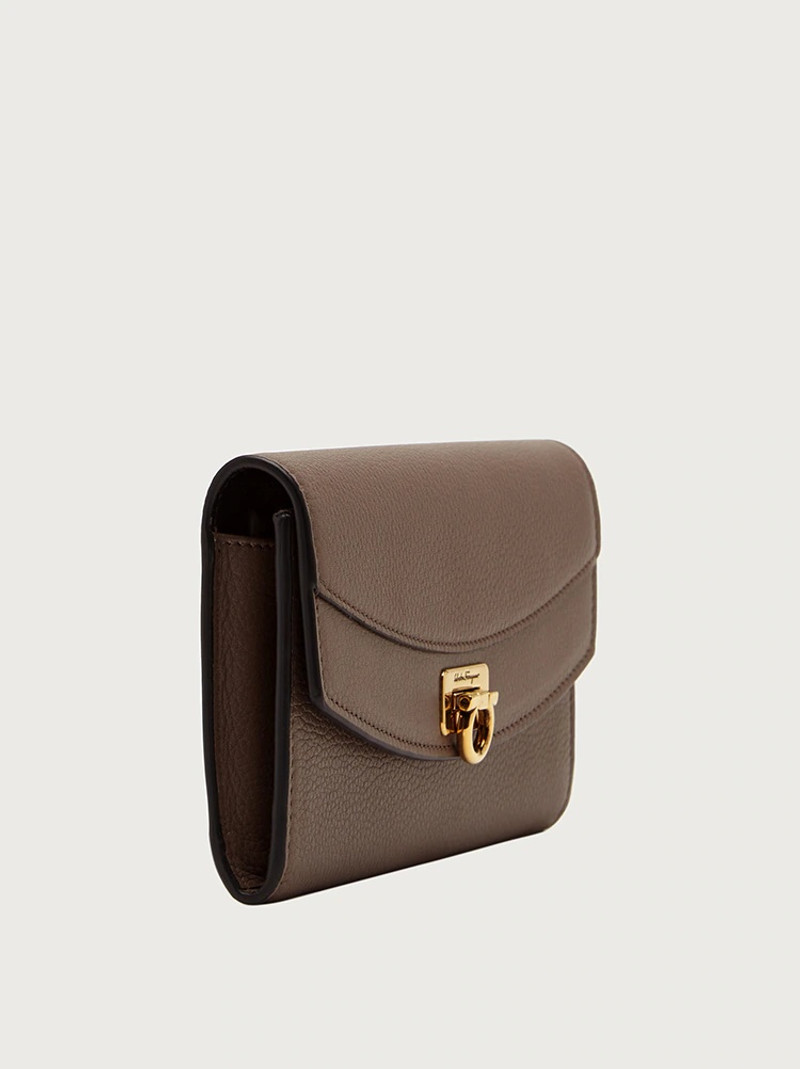 FERRAGAMO GANCINI CONTINENTAL WALLET outlook