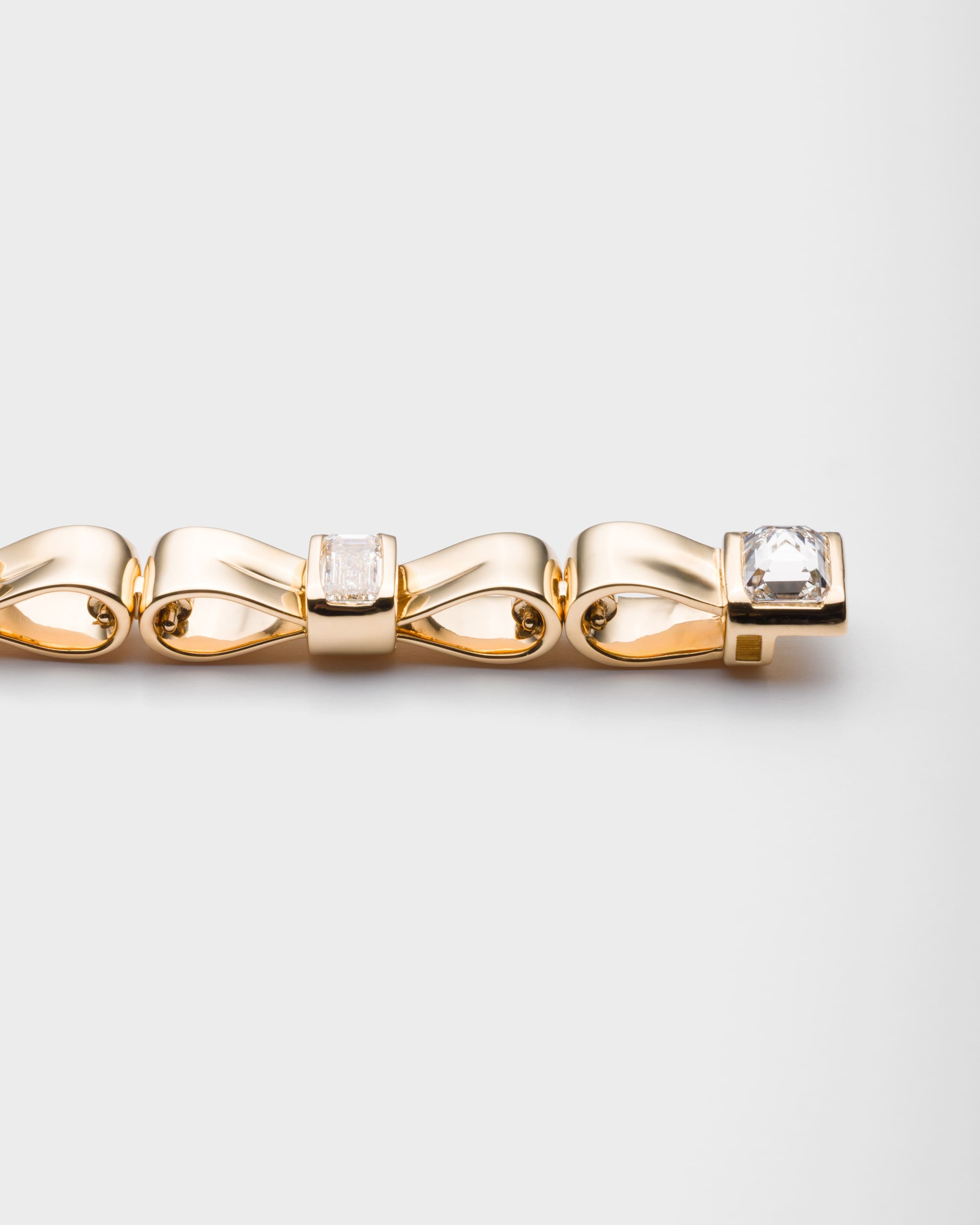 Eternal Gold Bow bracelet in yellow gold and laboratory-grown diamonds - 2