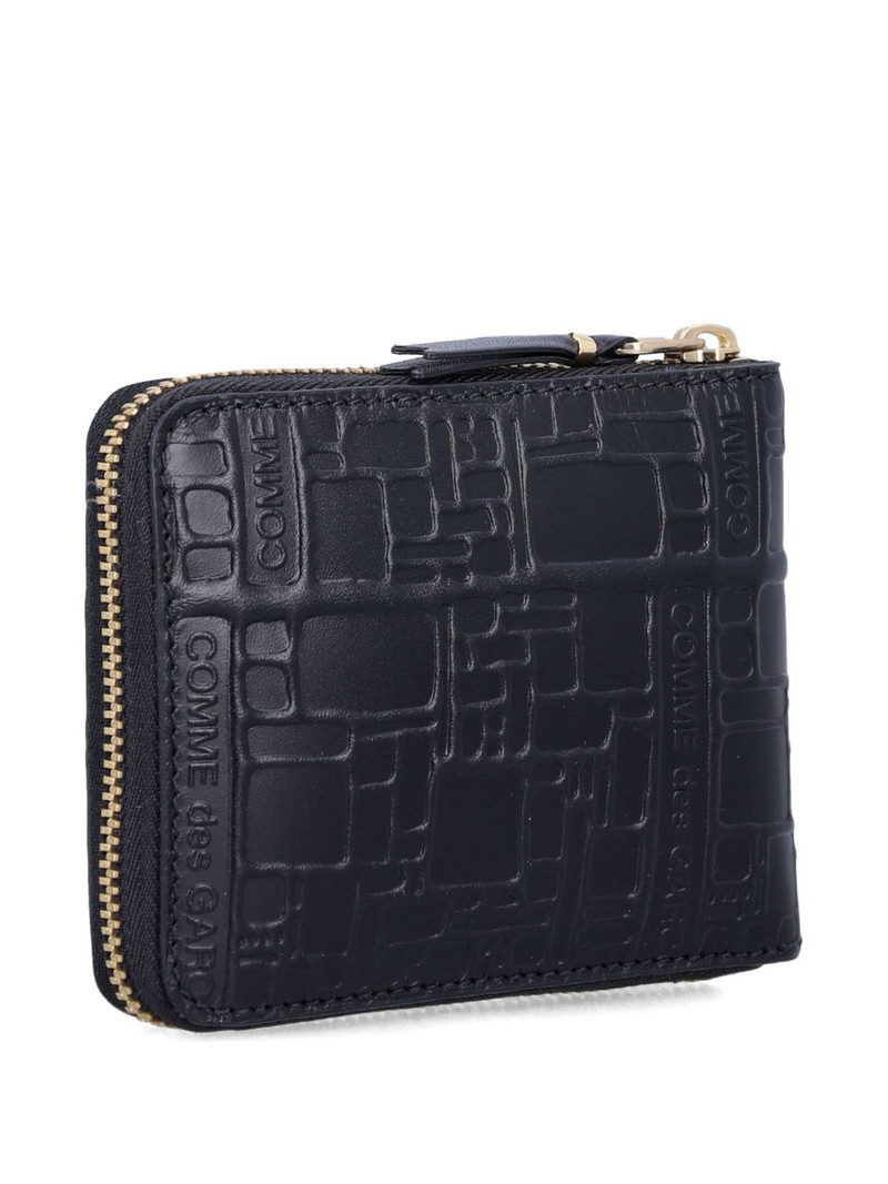 Comme Des Garçons embossed-logo zip wallet outlook