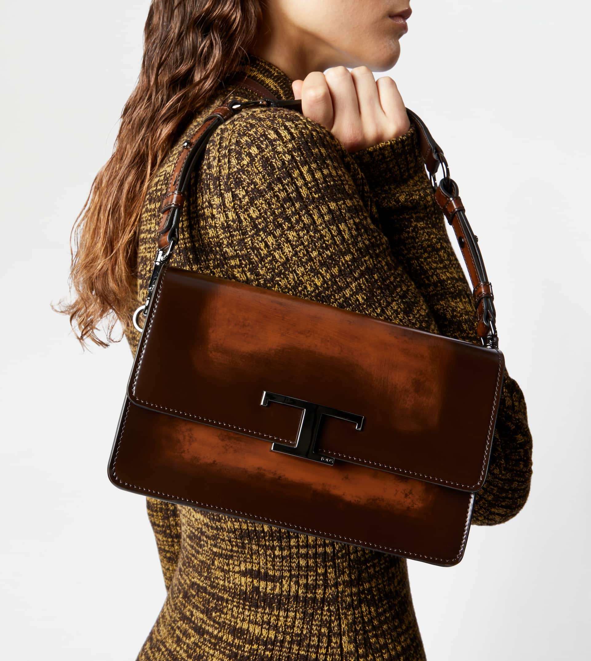 T TIMELESS SHOULDER BAG IN LEATHER MINI - BROWN - 2