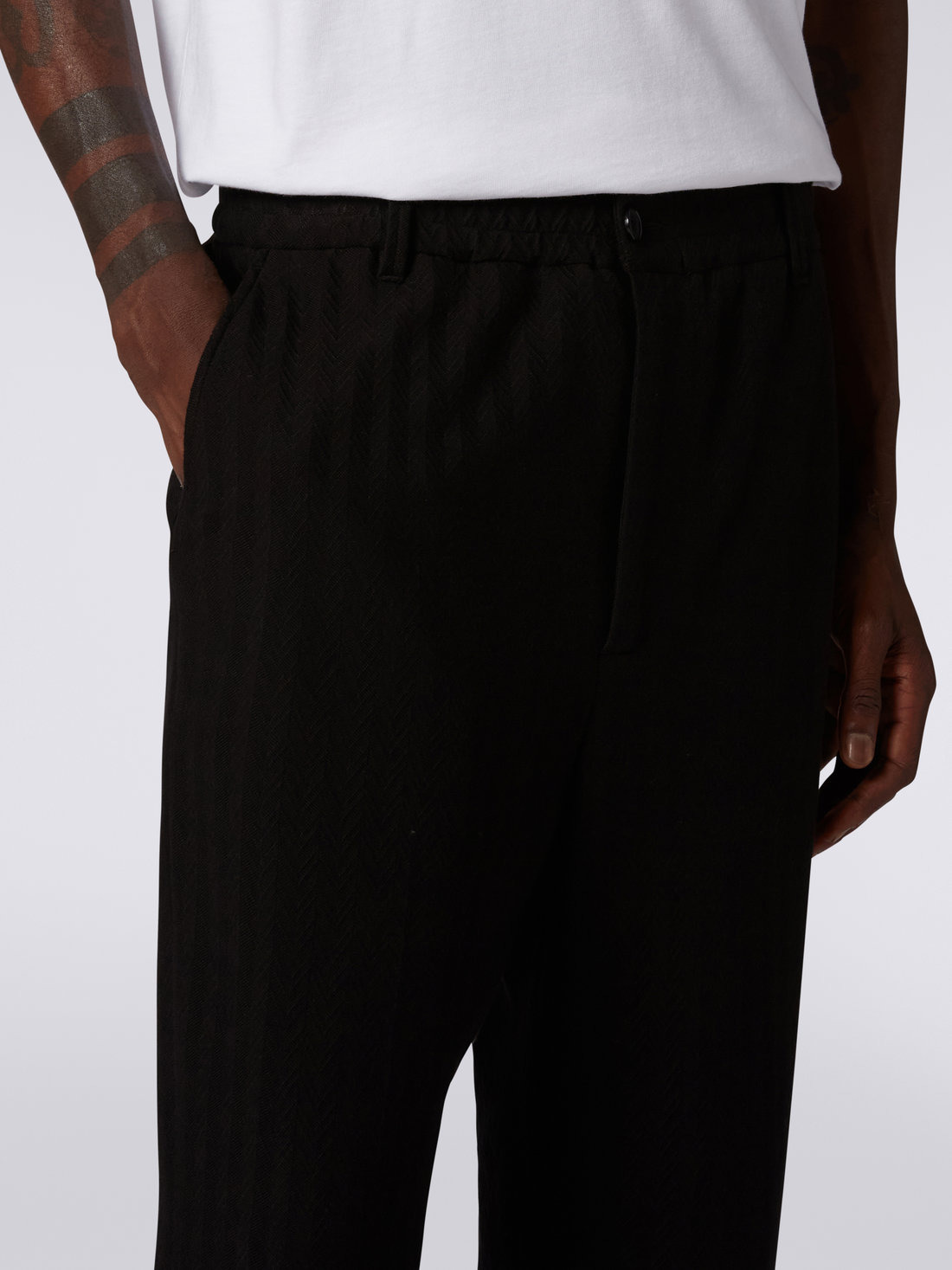 Viscose and cotton chevron trousers with ironed crease - 5