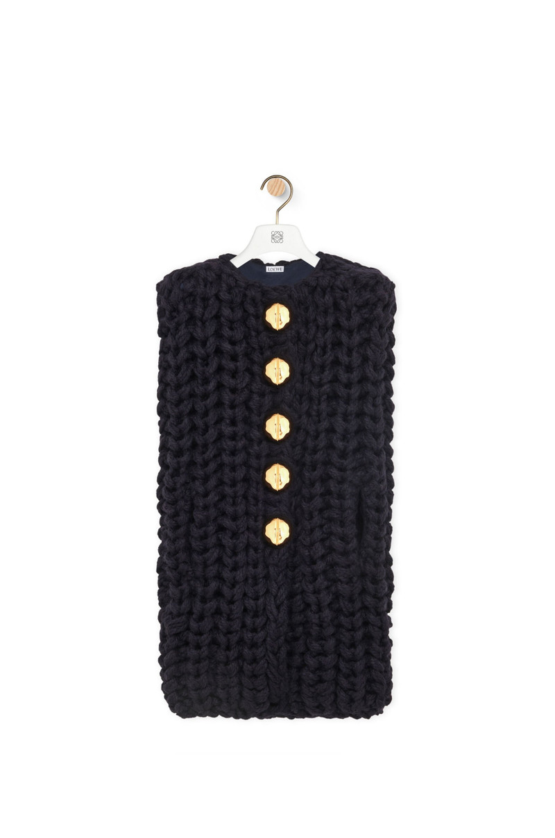 Sleeveless cape in wool 1