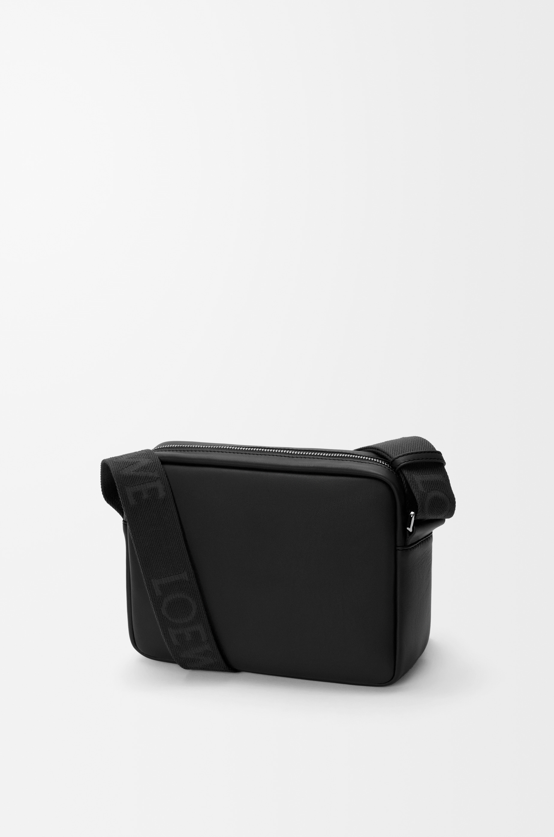 Medium Pebble messenger bag in smooth calfskin - 3