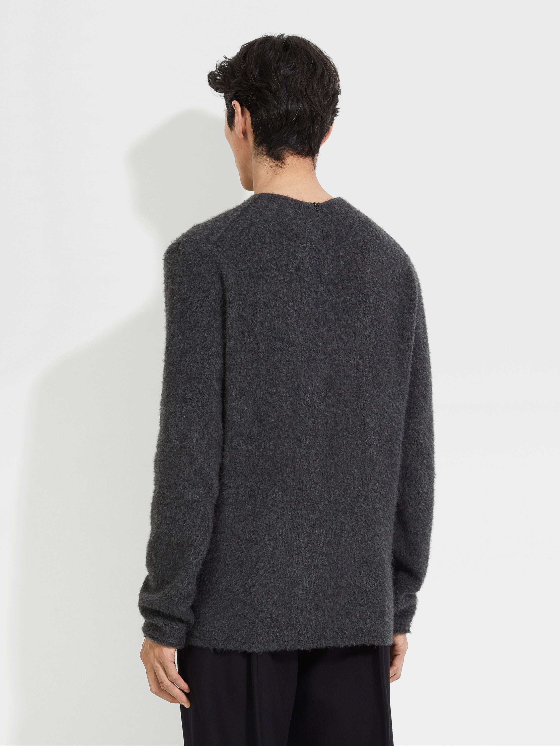 DARK GREY MÉLANGE OASI CASHMERE CREWNECK - 5