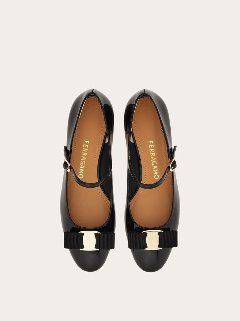 FERRAGAMO Mary Jane with Vara bow outlook