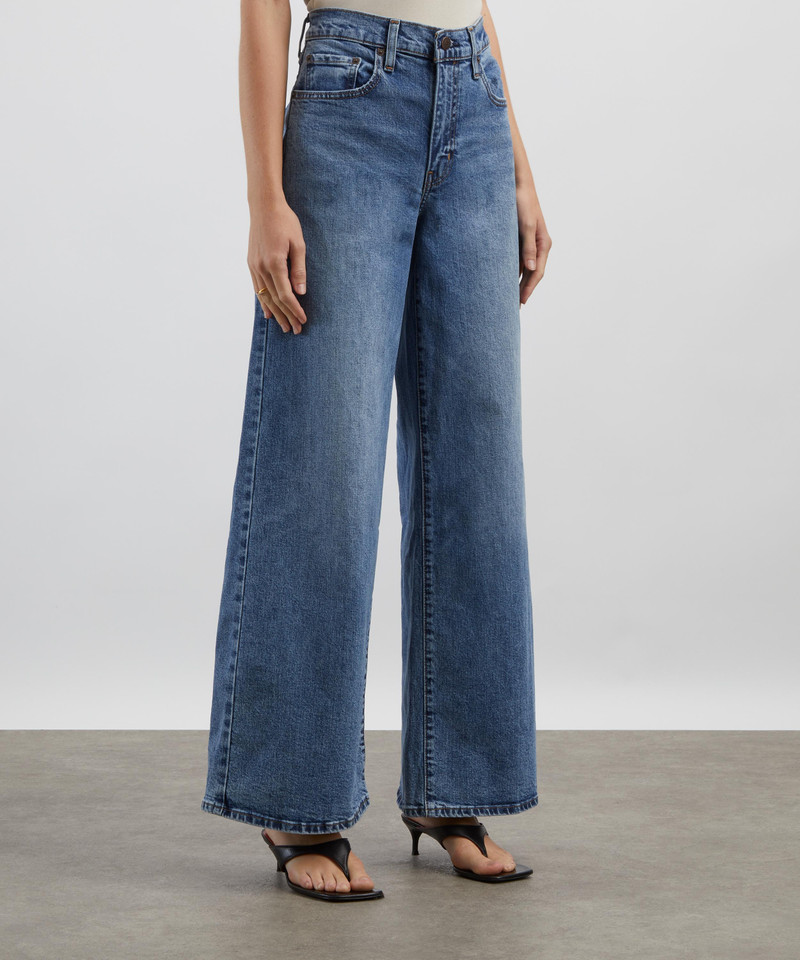 Levi's 728 High Rise Wide-Leg Jeans in Sweet Success outlook