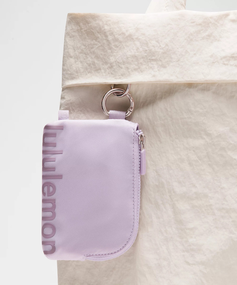 lululemon Clippable Card Pouch outlook