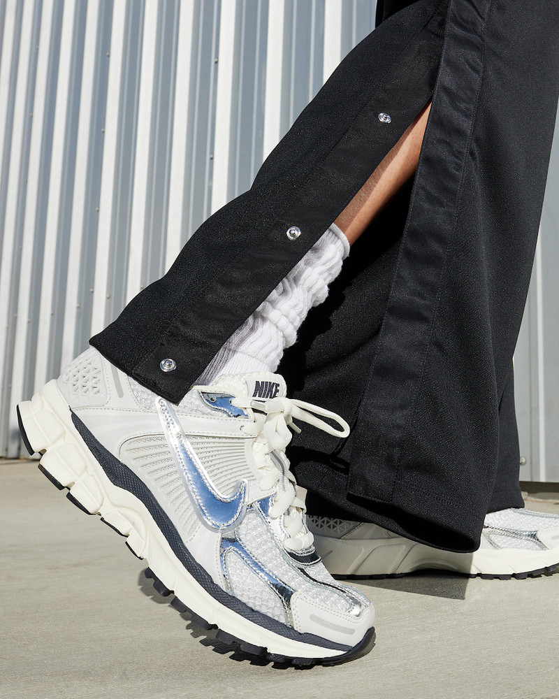 Nike Nike Zoom Vomero 5 Women's Shoes outlook