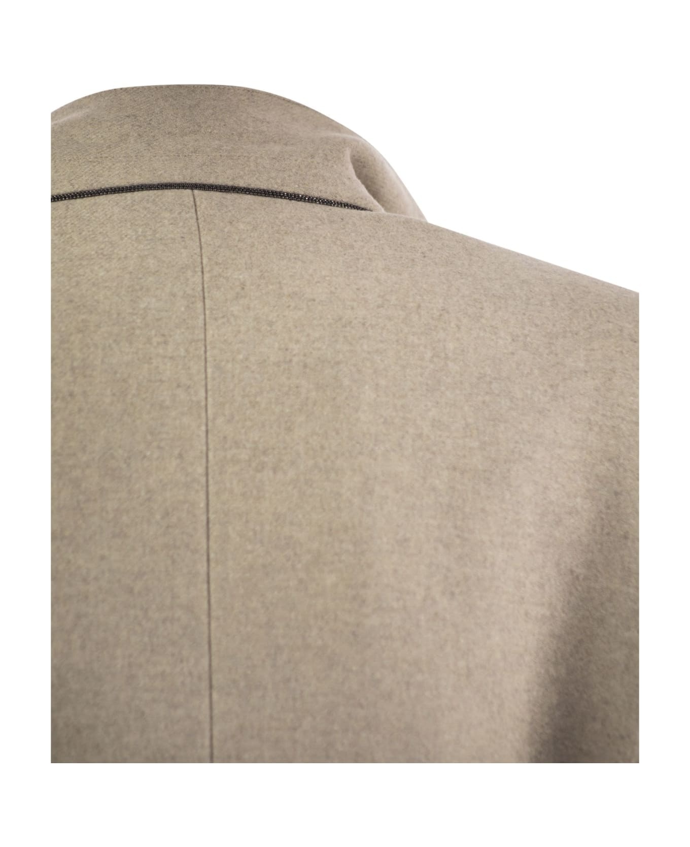 Lightweight Wool Cloth Coat With Jewellery - 4