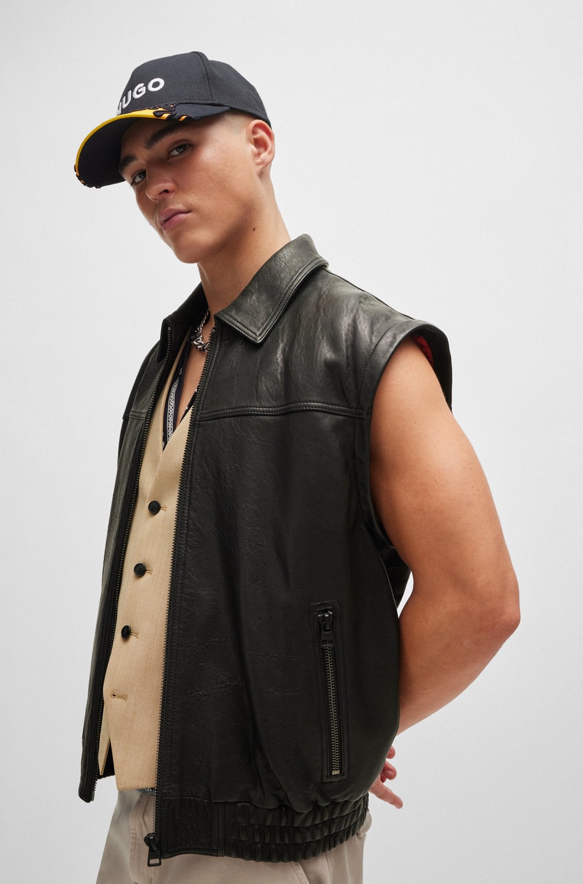 LEATHER JACKET WITH DETACHABLE SLEEVES AND STUD ARTWORK - 5