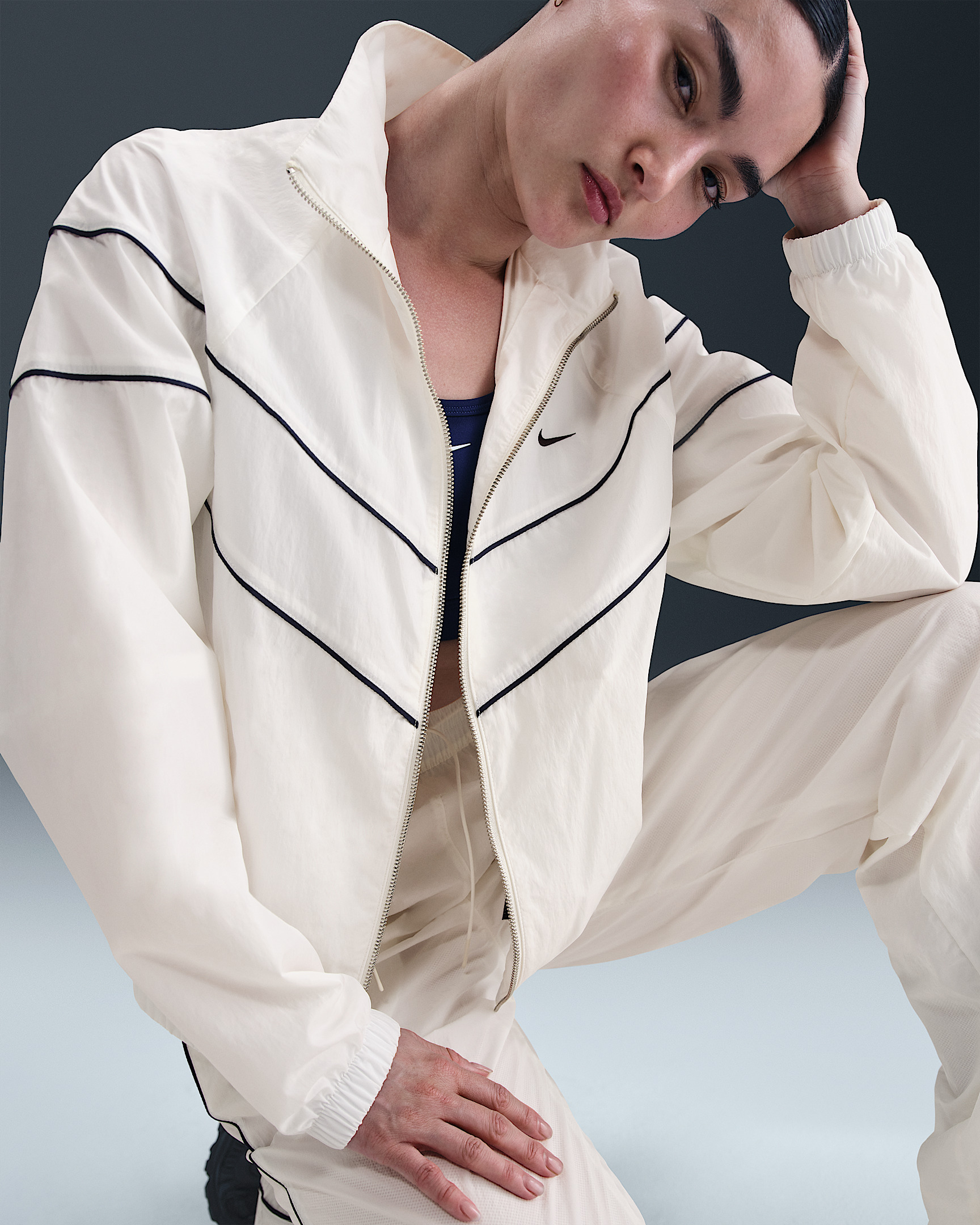 Nike Windrunner Women's Loose UV Woven Full-Zip Jacket - 3