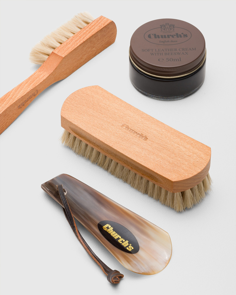 Essential shoe care cleaning kit in St James leather 4