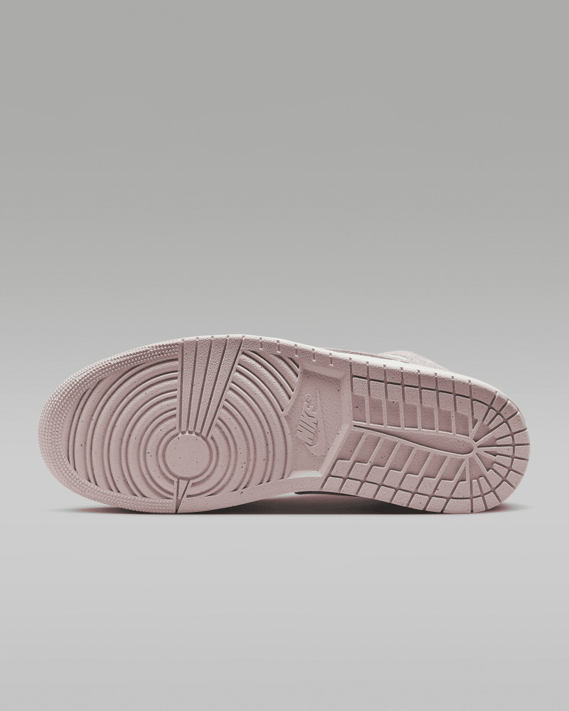 Jordan Men's Air Jordan 1 Mid SE Shoes outlook