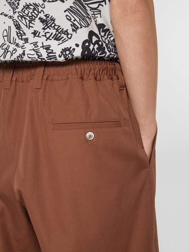 DARTED LIGHTWEIGHT COTTON TWILL BERMUDA TROUSERS - 5