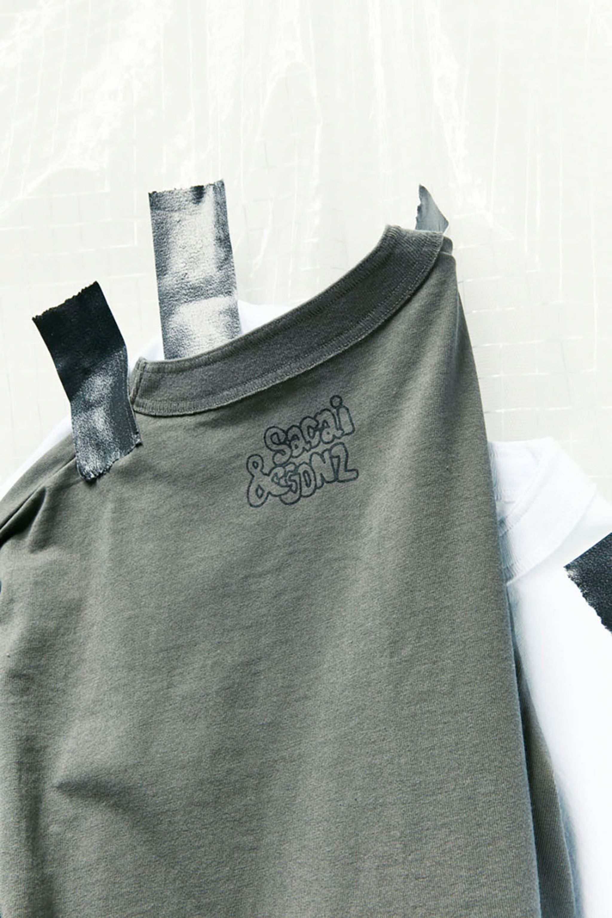 sacai xMark Gonzales【☆Gonz The Good Vibes Tribe T-Shirt 】 sacai sacai Gonz THE GOOD VIBES TRIBE T-Shirt | REVERSIBLE