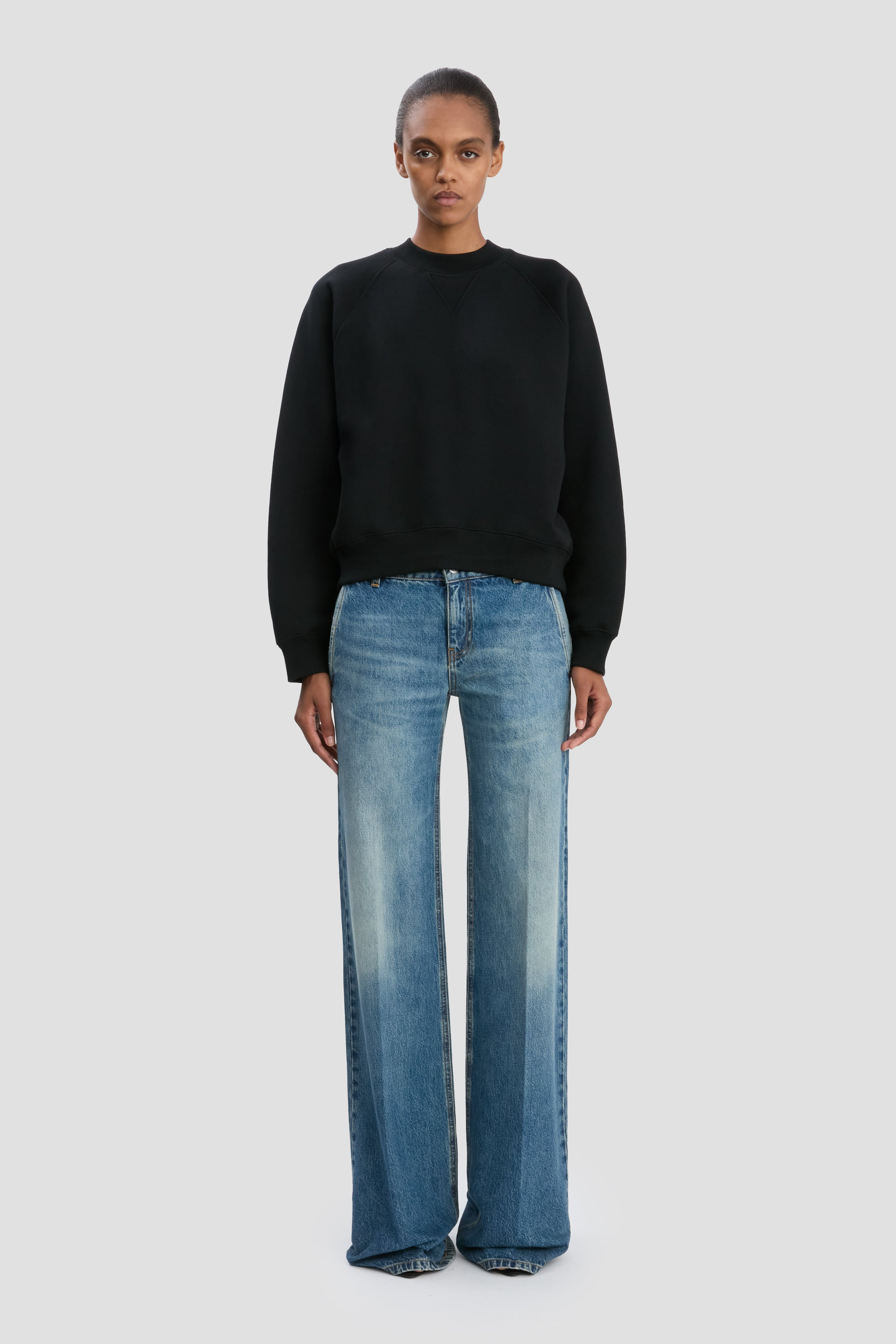 Crew Neck Raglan Sweatshirt In Black - 2