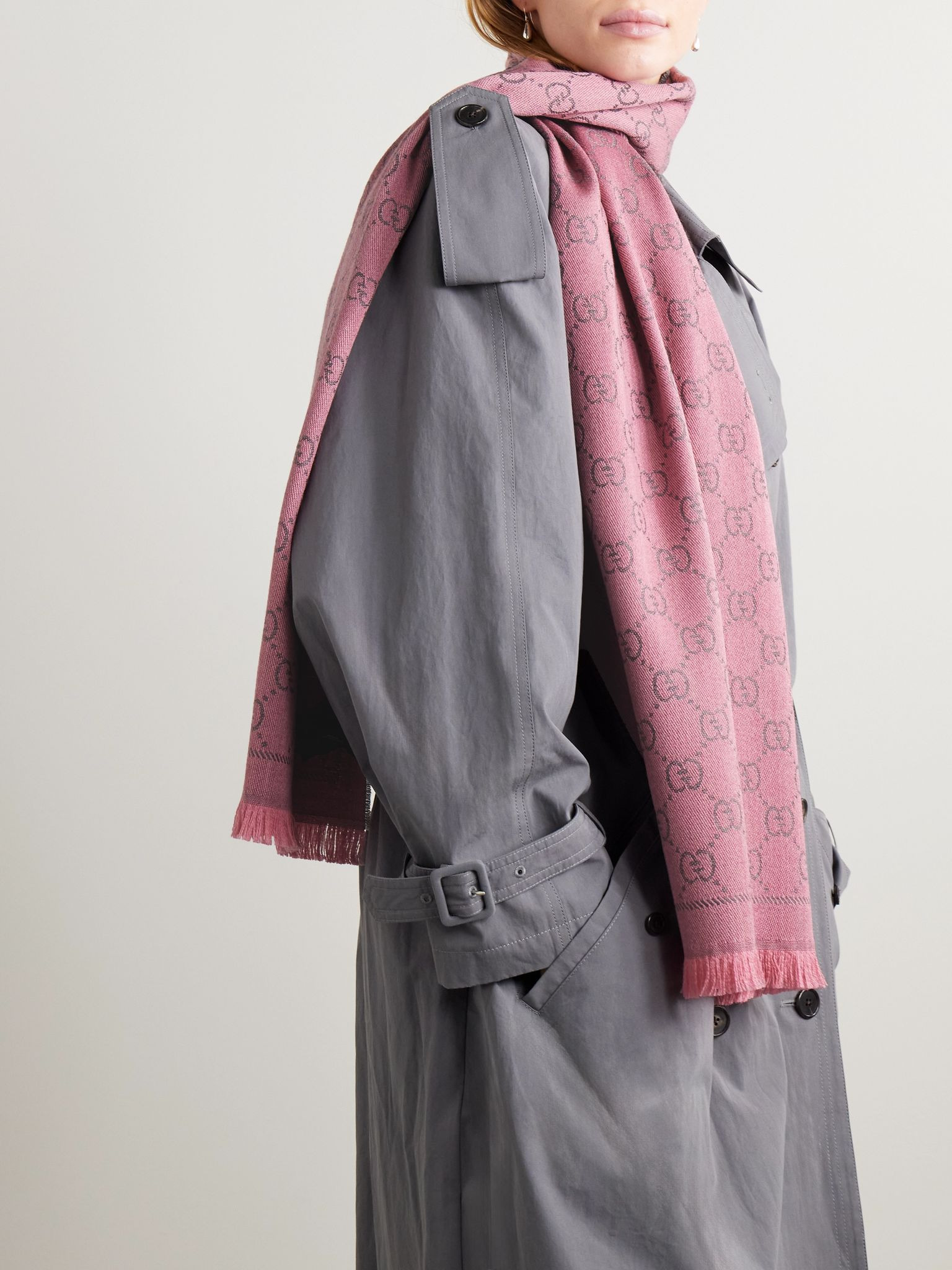 + NET SUSTAIN Sten reversible fringed organic wool-jacquard scarf Pink - 2