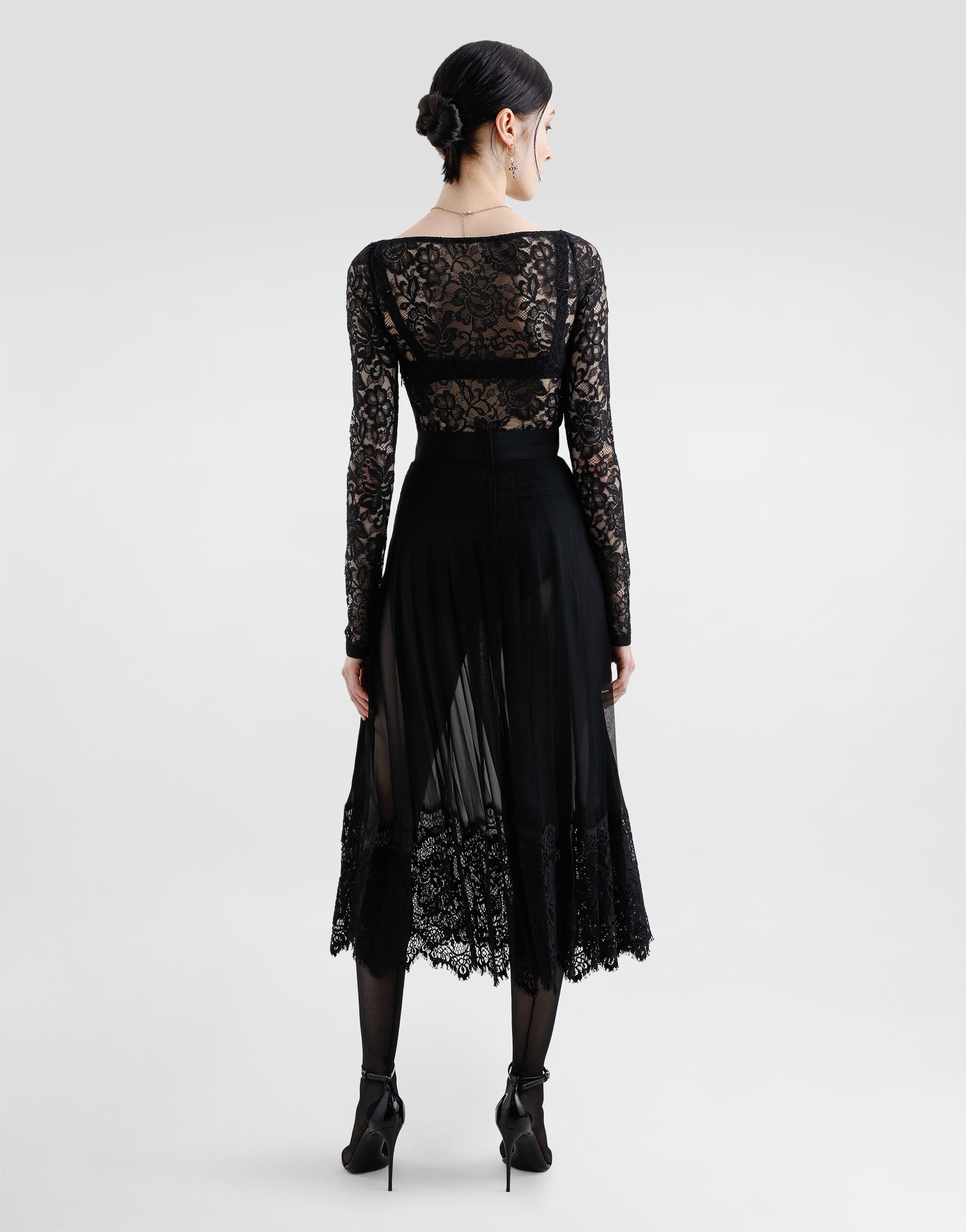 Floral lace top with a sweetheart neckline - 3