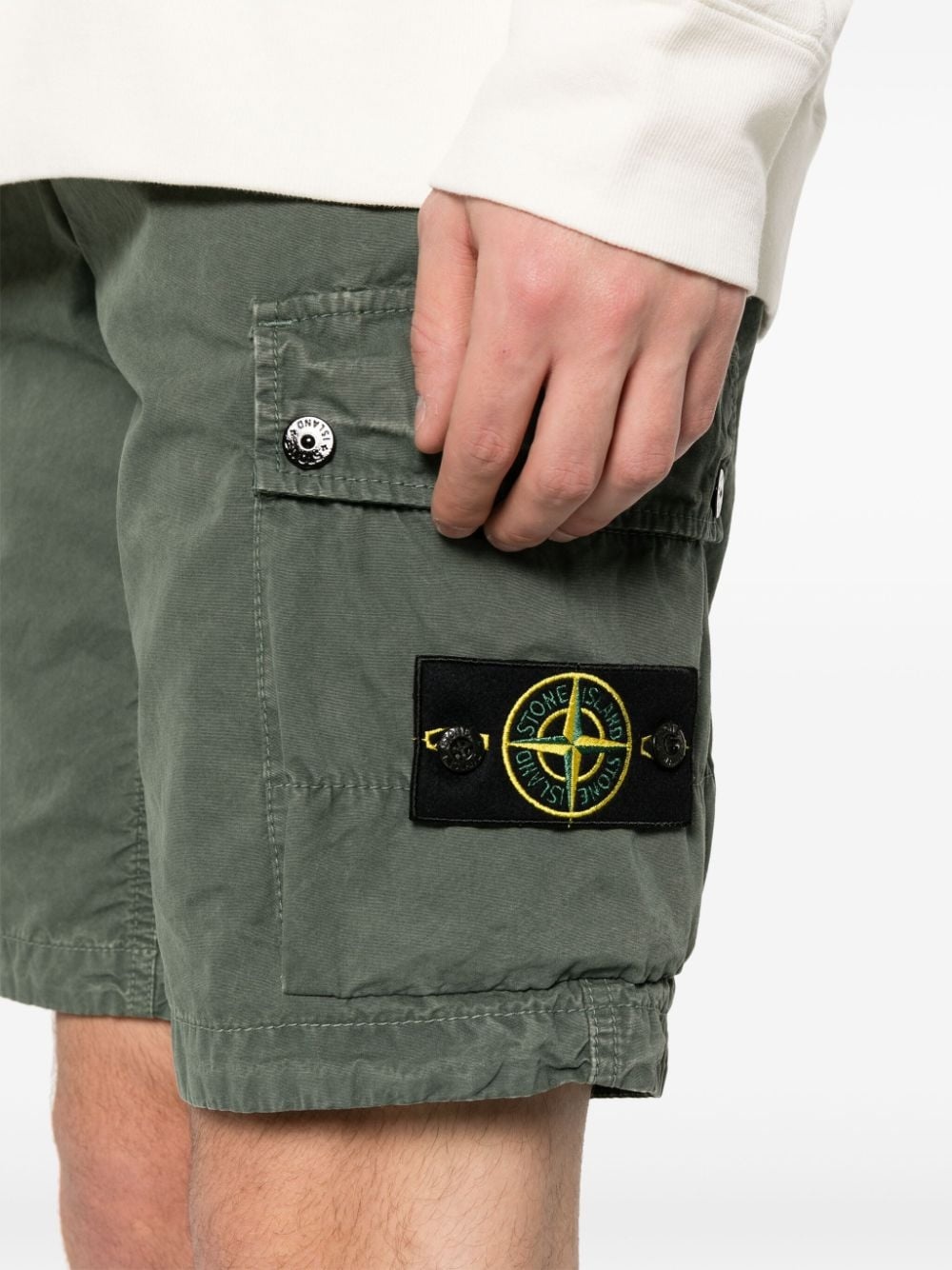 Compass-badge cargo shorts - 5