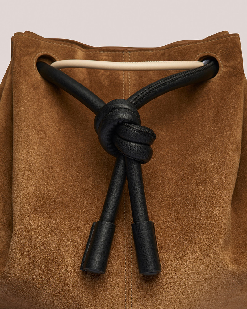 ELONGATED BUCKET - Suede bucket handle bag - Sand 4