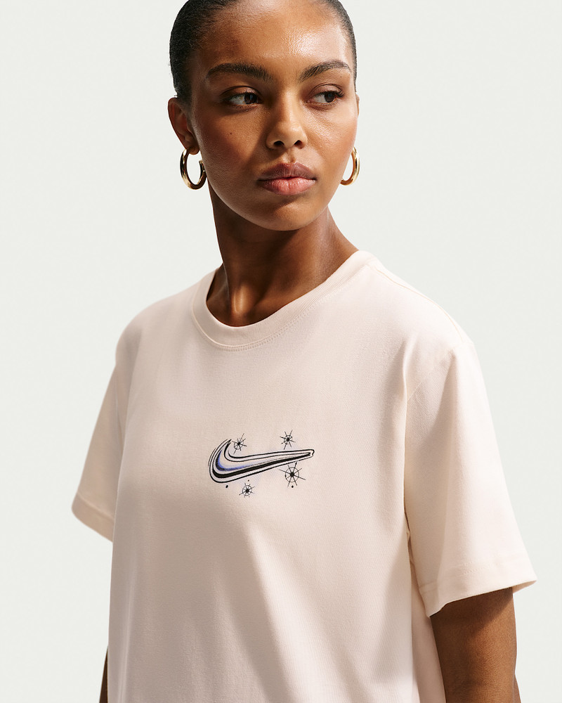 Nike Sportswear Classic Women's Oversized T-Shirt 3