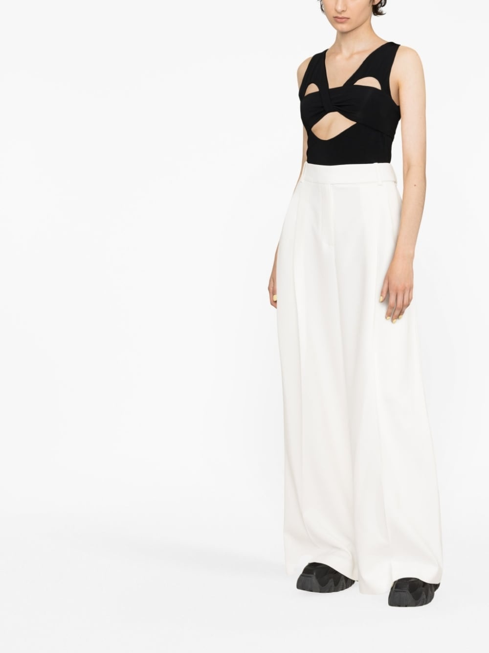 cut out-heart sleeveless top - 3