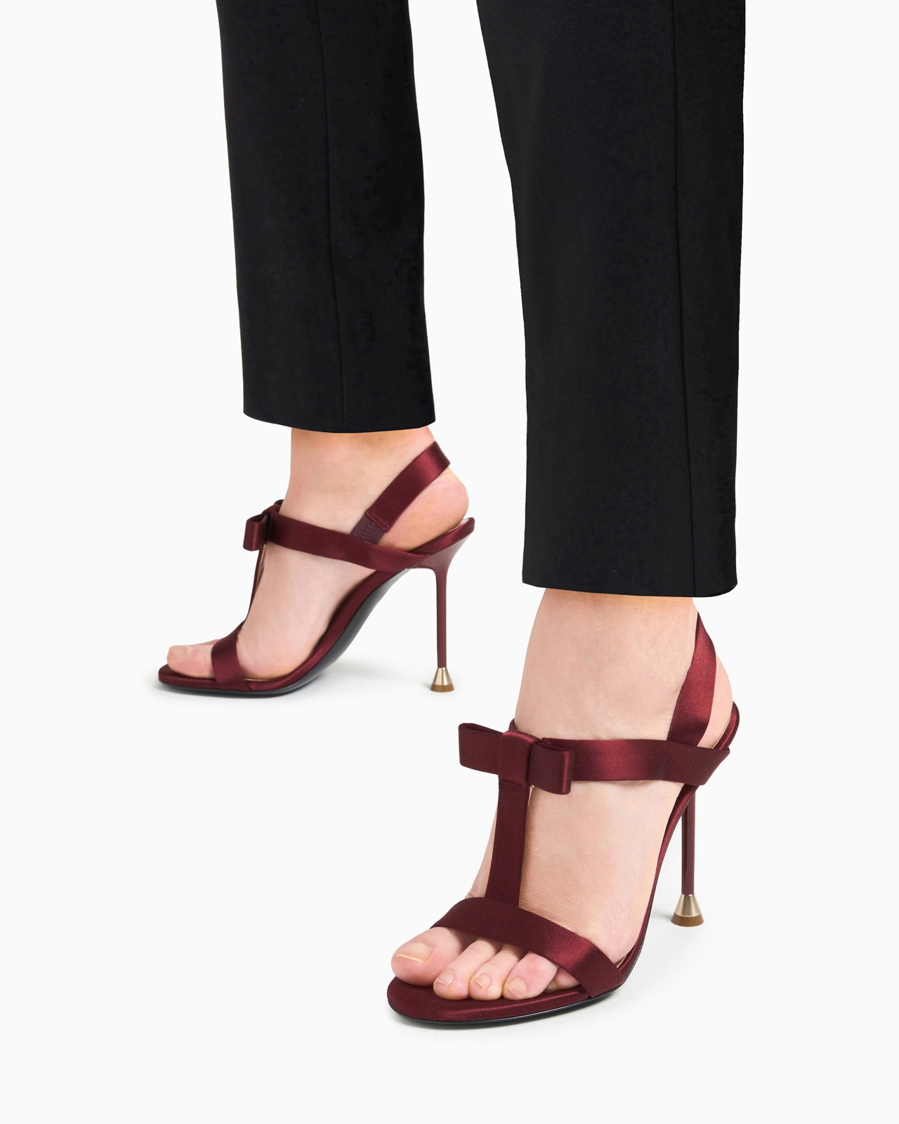 Brushed leather T-bar sandals with bow - 6