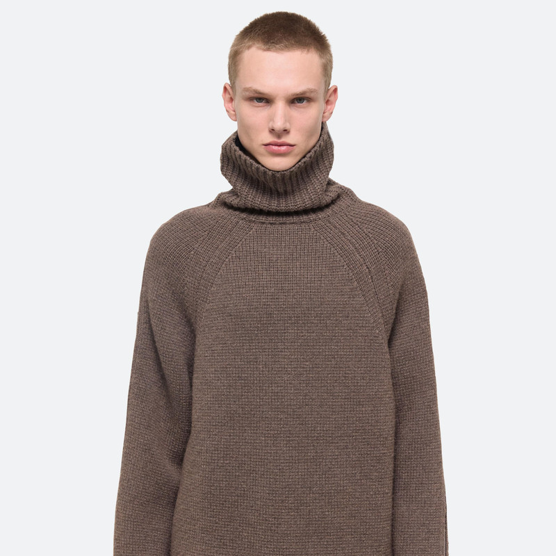 SUITCASE TURTLENECK 10