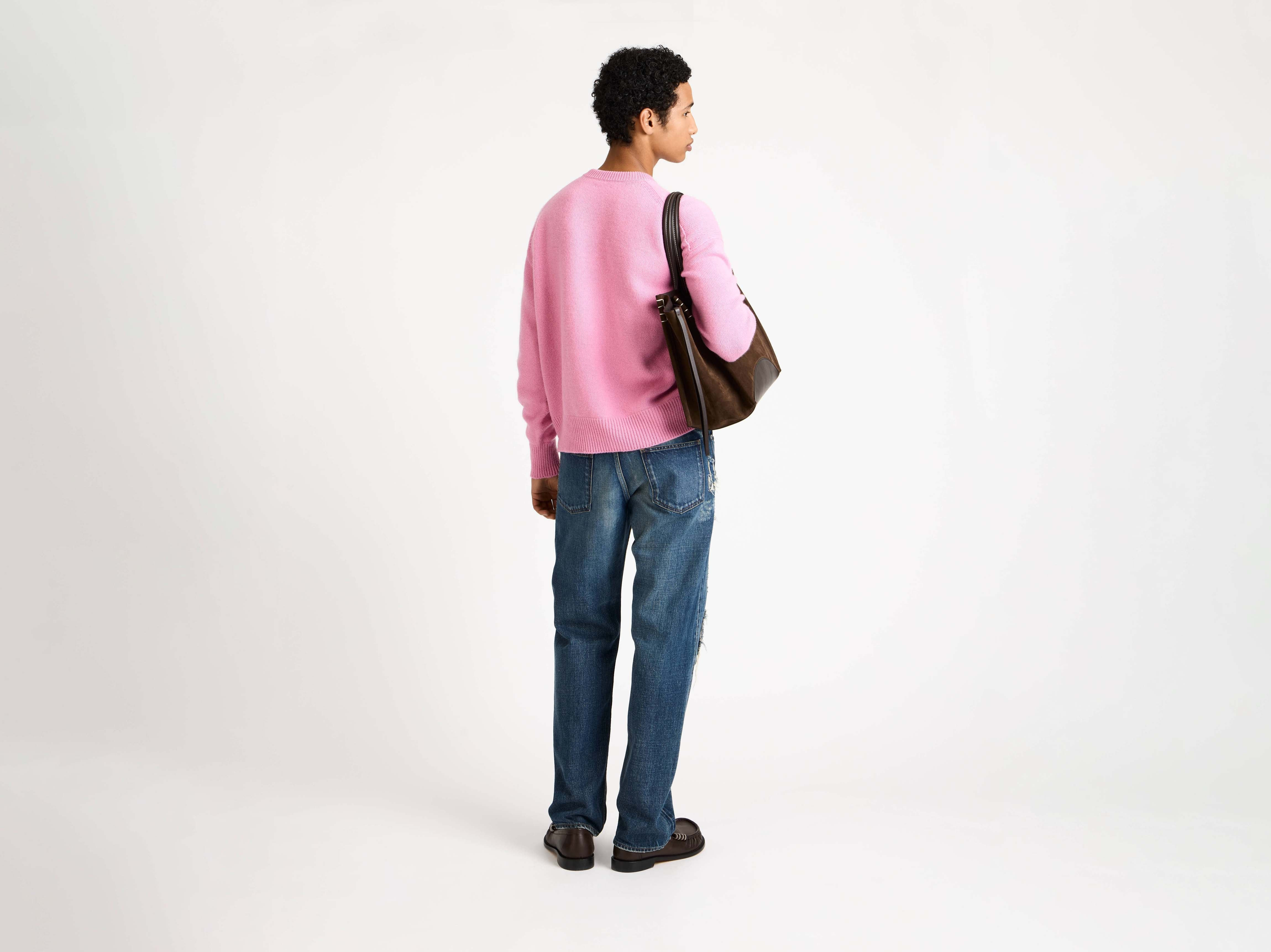 V-NECK CASHMERE JUMPER IN BUBBLEGUM - 3
